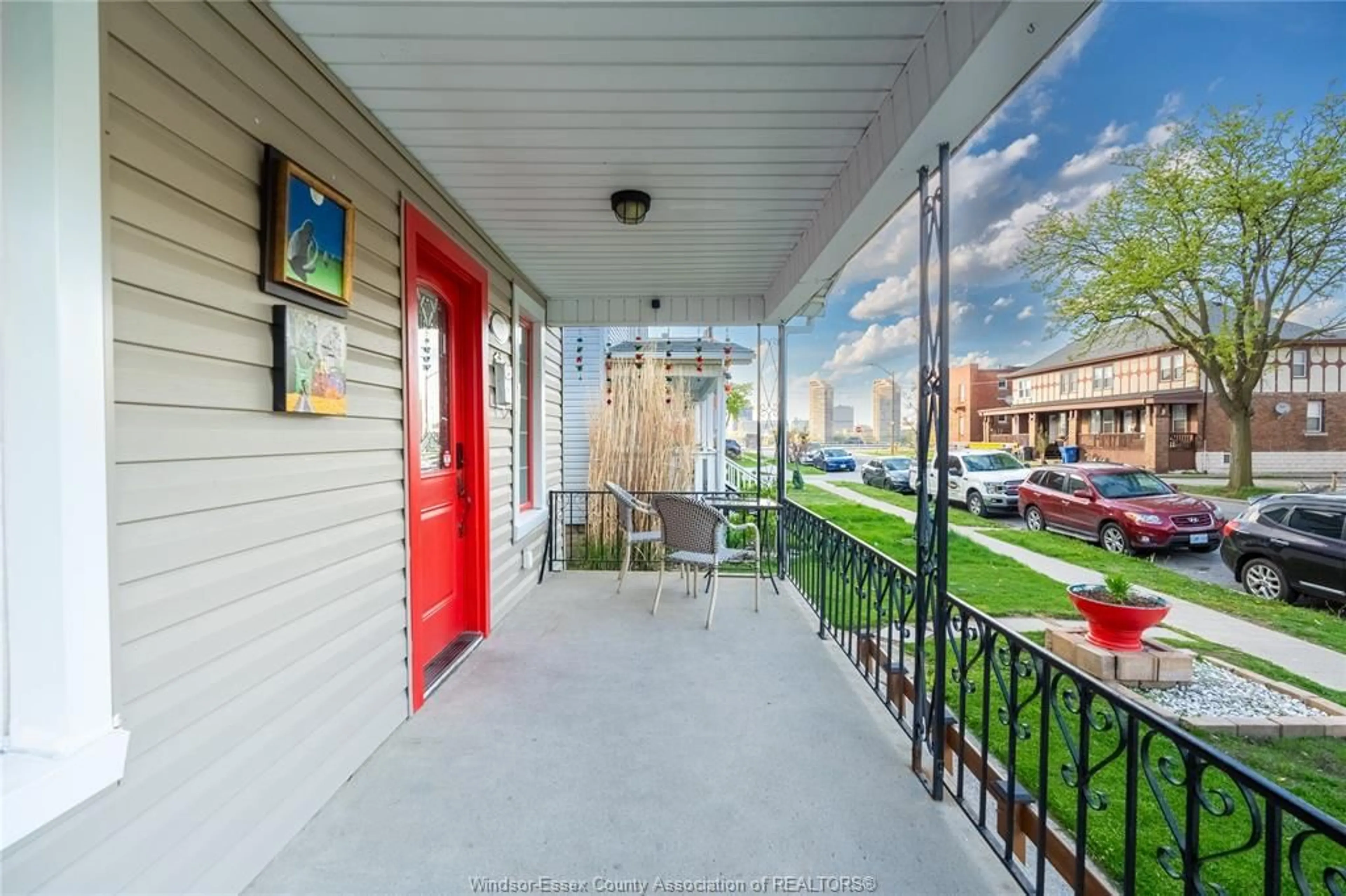 Patio, street for 135 ELM, Windsor Ontario N9A 5G9