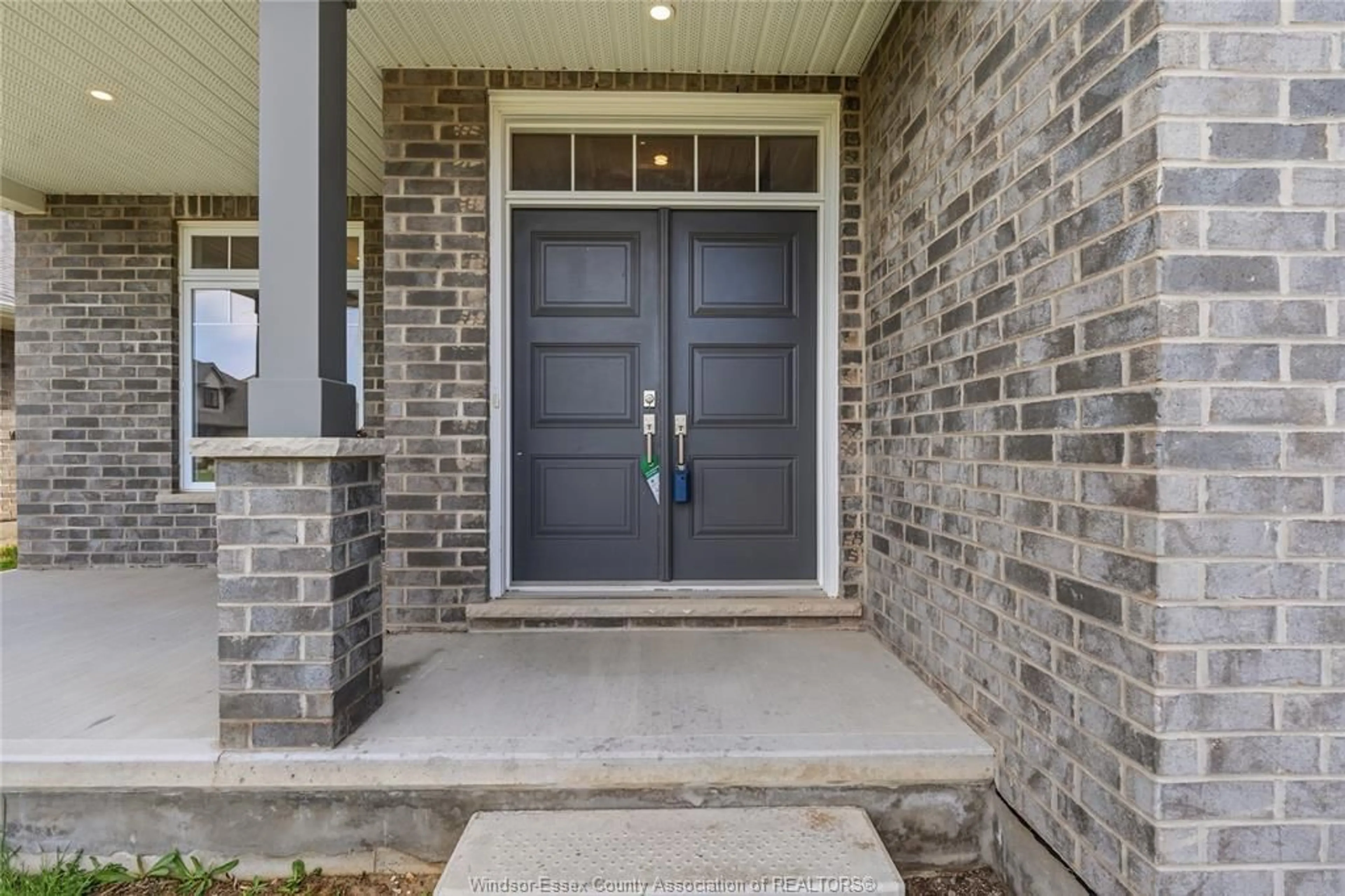 Indoor entryway for 39 MUIRFIELD Dr, St. Thomas Ontario N5R 0K3