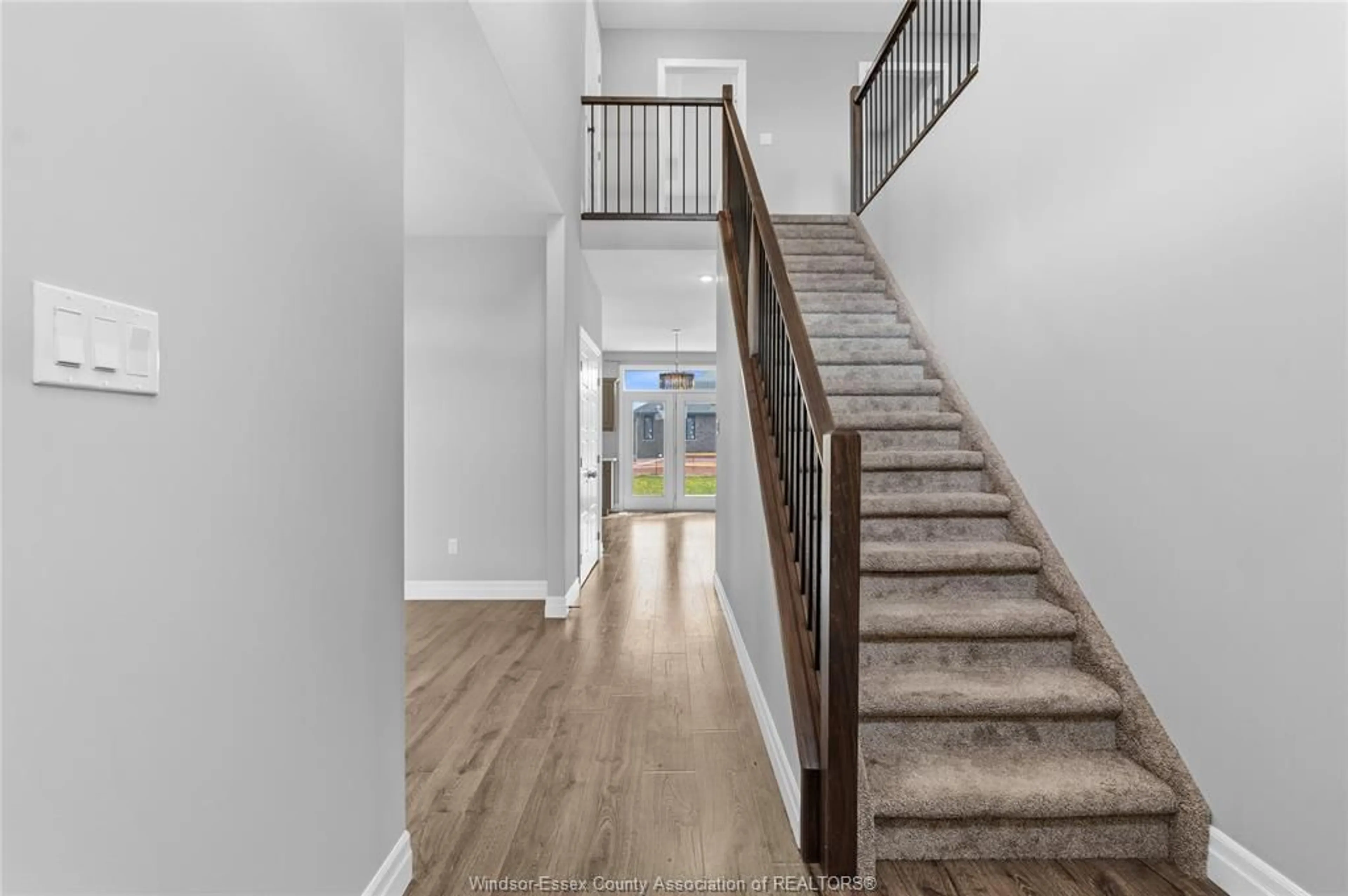 Indoor entryway for 39 MUIRFIELD Dr, St. Thomas Ontario N5R 0K3