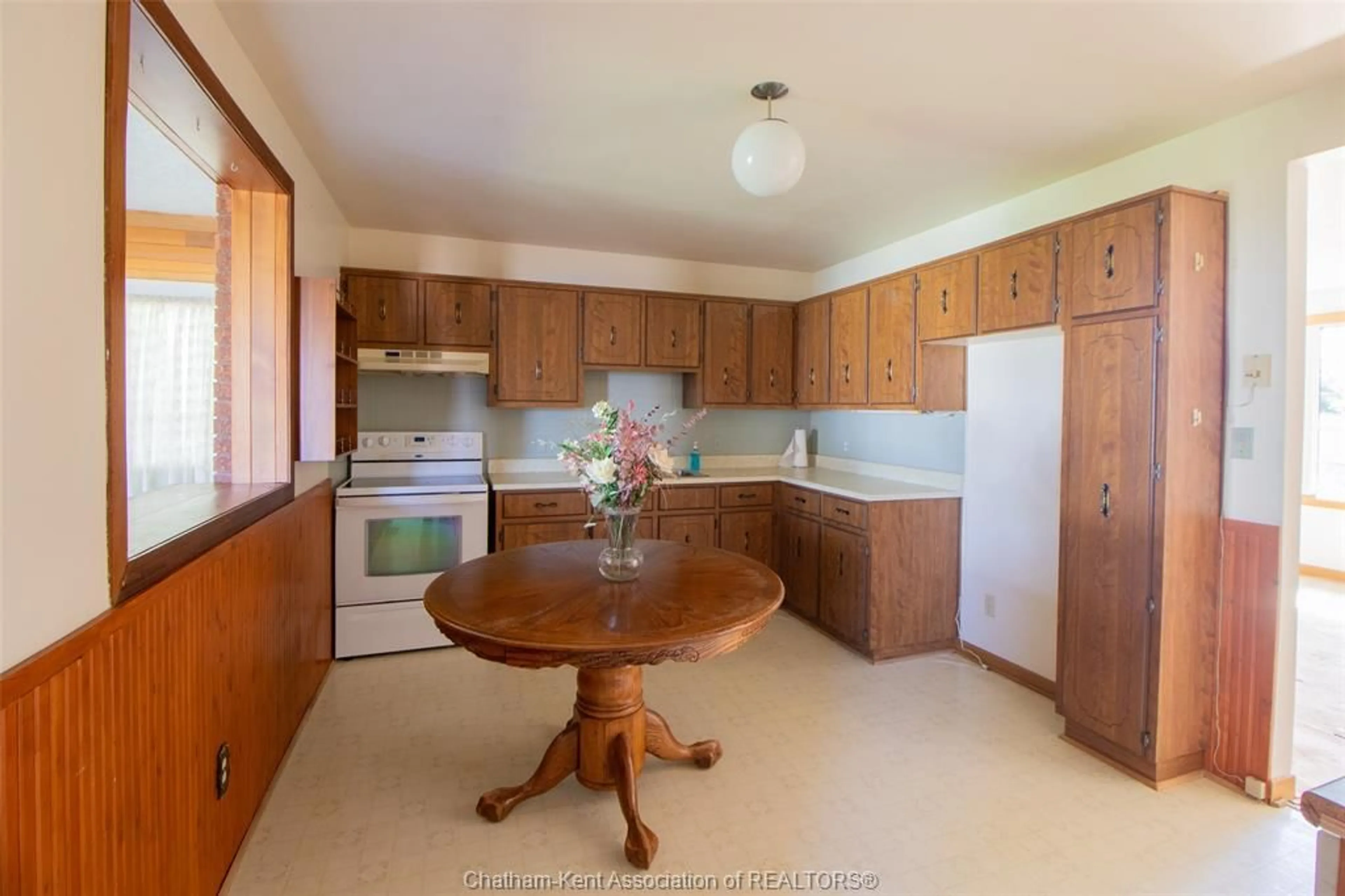 Standard kitchen, unknown for 96 Baxter St, Wallaceburg Ontario N8A 4Y5