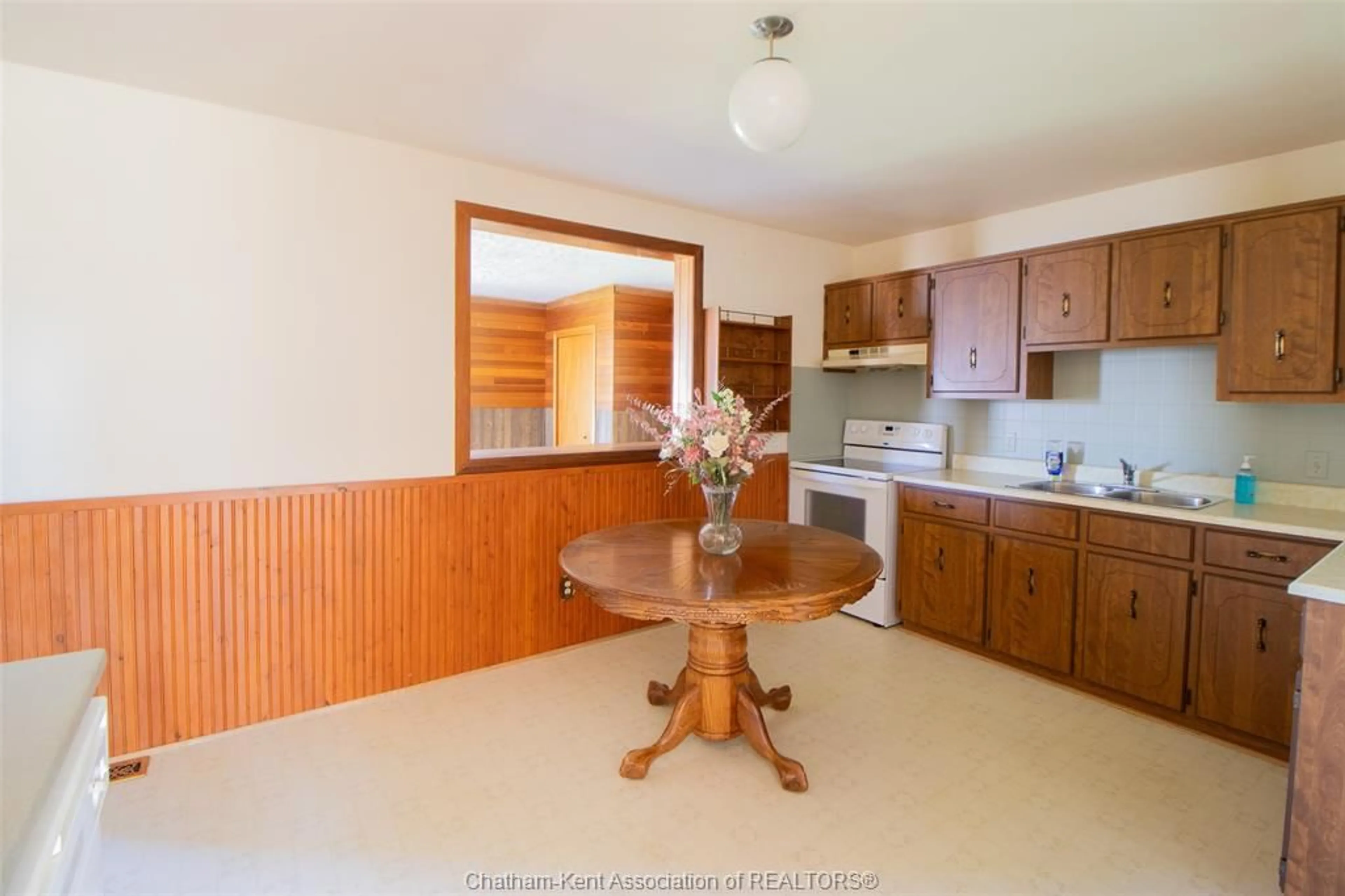 Standard kitchen, unknown for 96 Baxter St, Wallaceburg Ontario N8A 4Y5