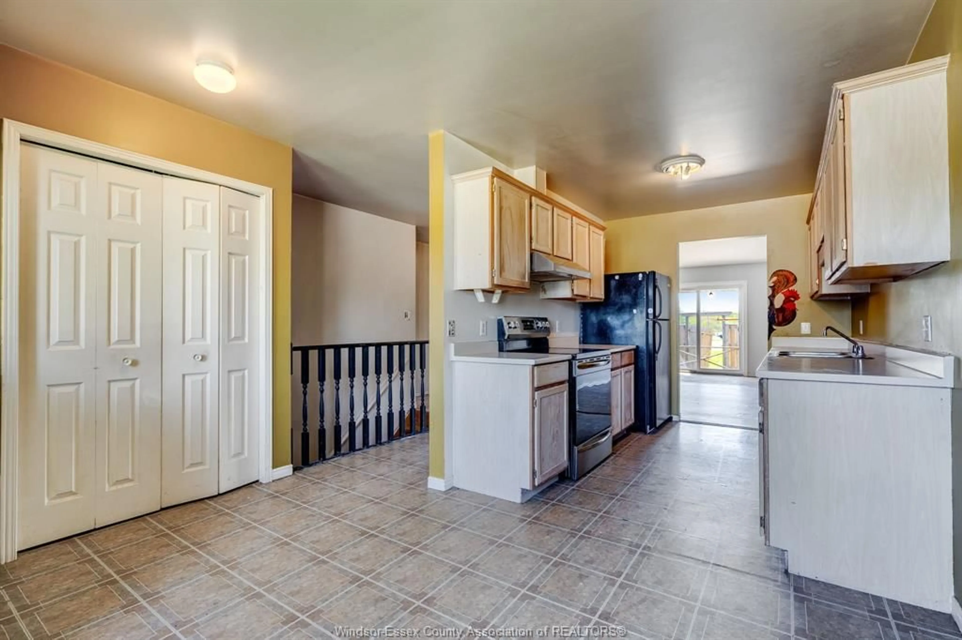 Standard kitchen, ceramic/tile floor for 138 Lamarsh St, Wheatley Ontario N0P 2P0