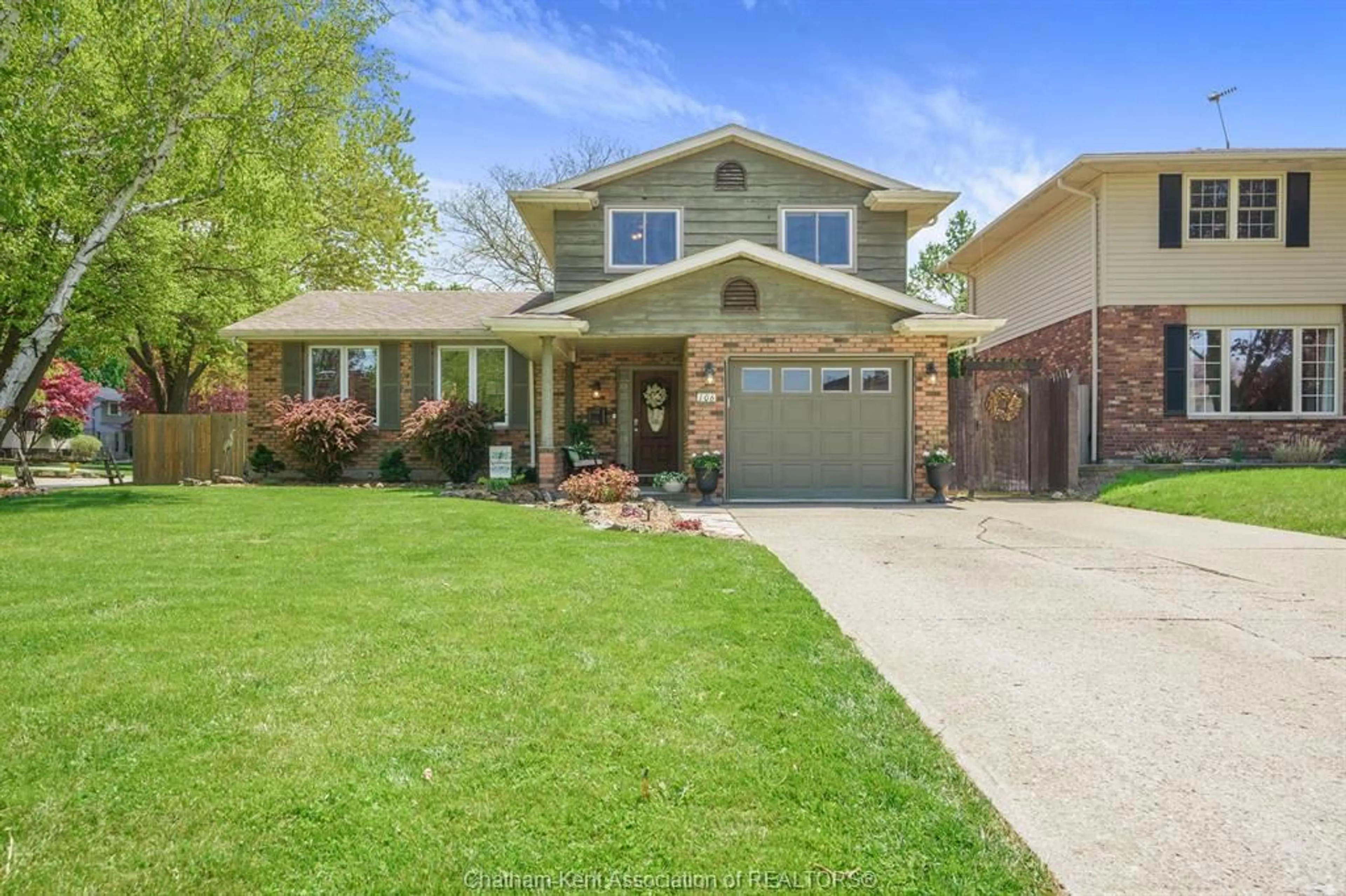 Home with brick exterior material, street for 106 UNIVERSITY Dr, Chatham Ontario N7L 4V5