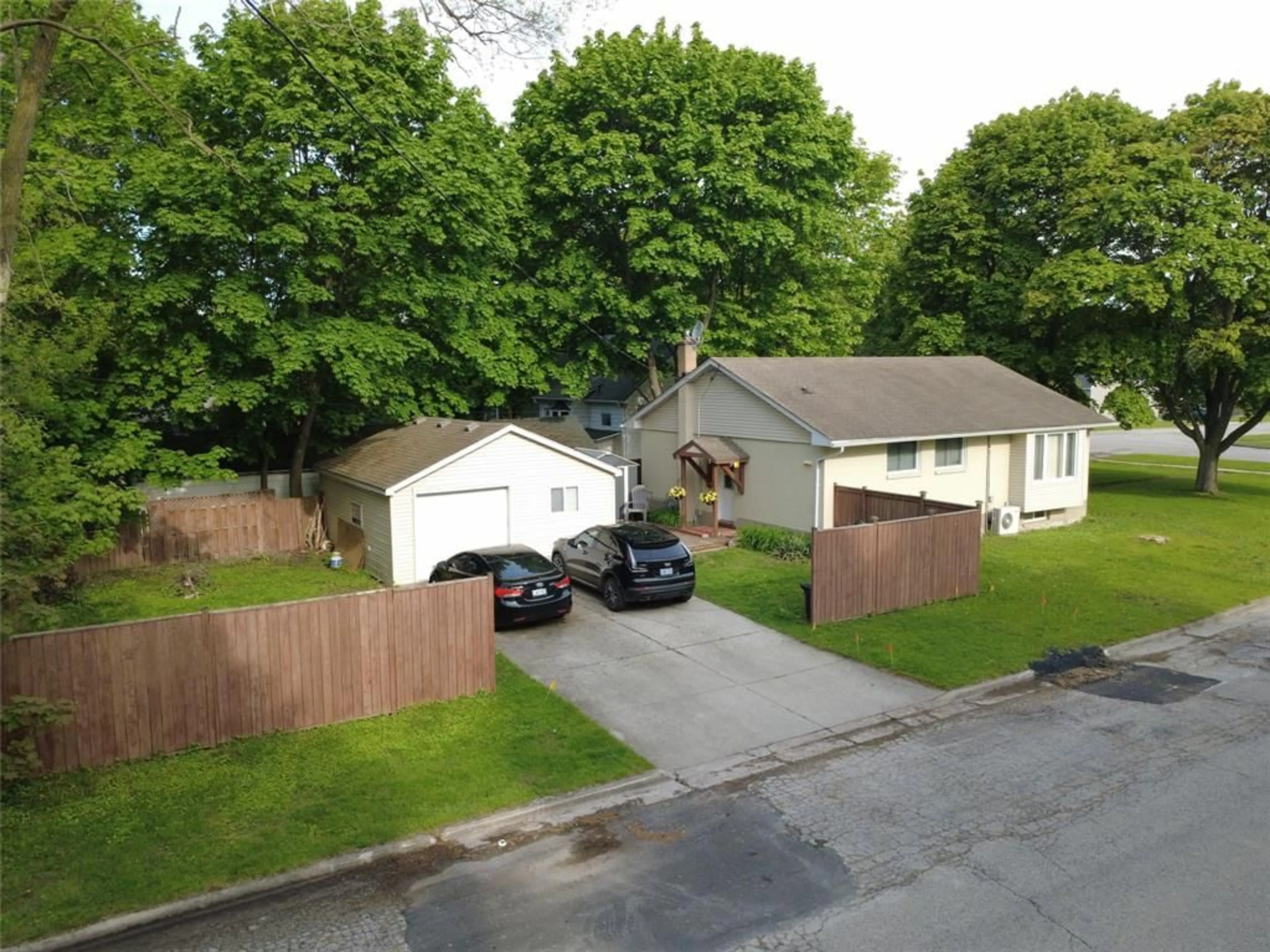 A pic from outside/outdoor area/front of a property/back of a property/a pic from drone, street for 755 Talfourd St, Sarnia Ontario N7T 1S1