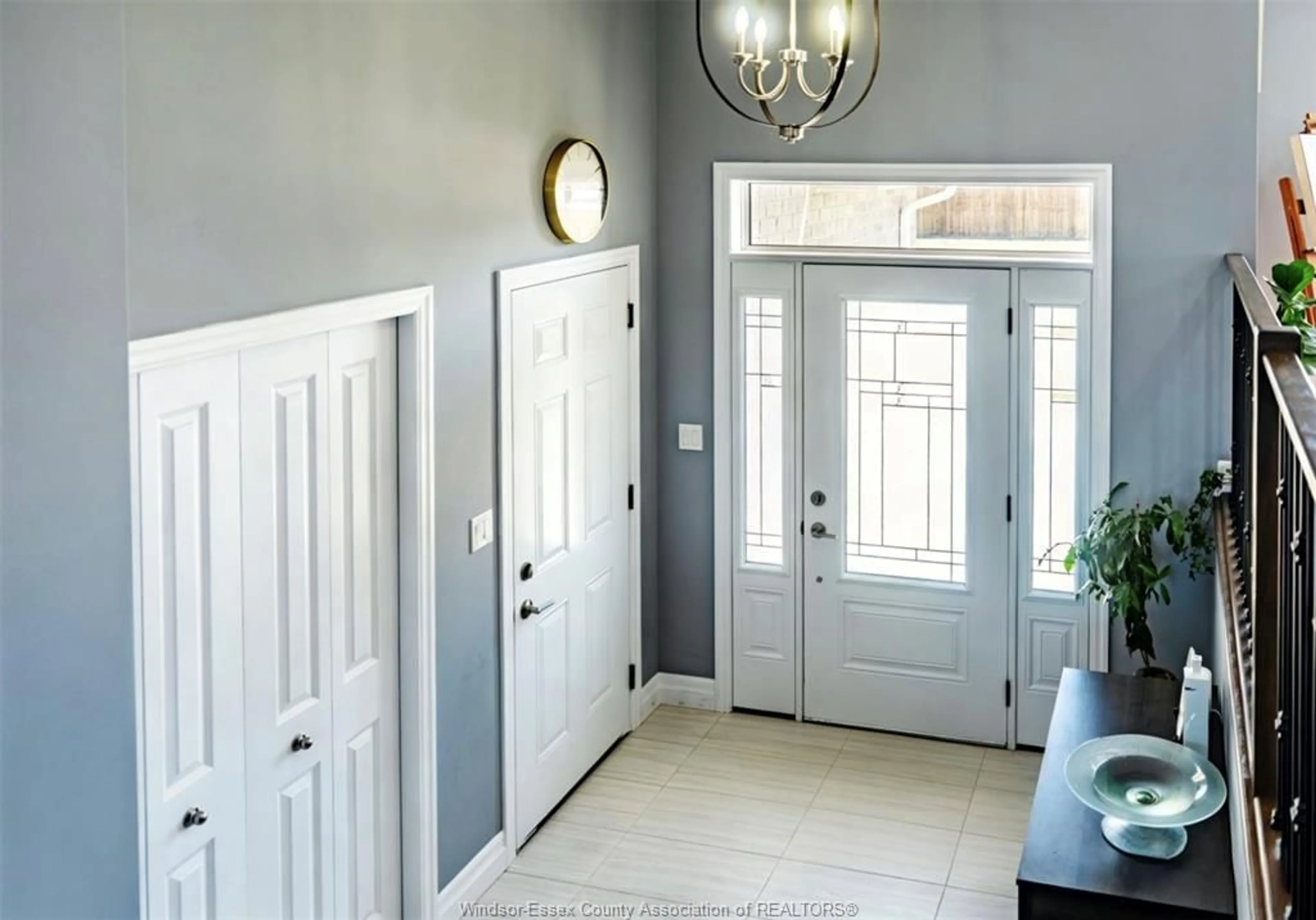 Indoor entryway for 99 Davis, Amherstburg Ontario N9V 0B9