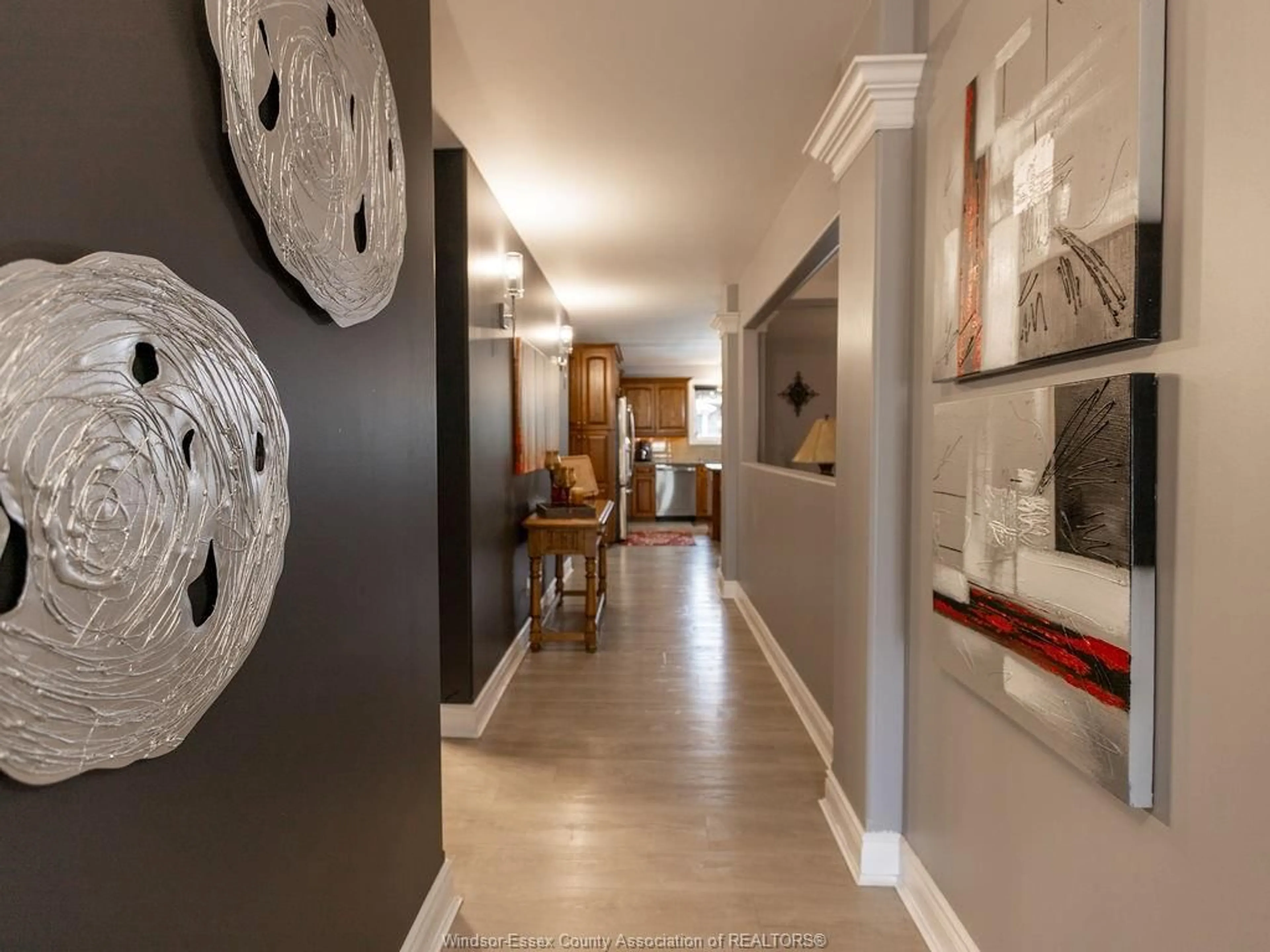 Indoor entryway for 898 SOUTHWOOD Dr, Lakeshore Ontario N8L 1G2