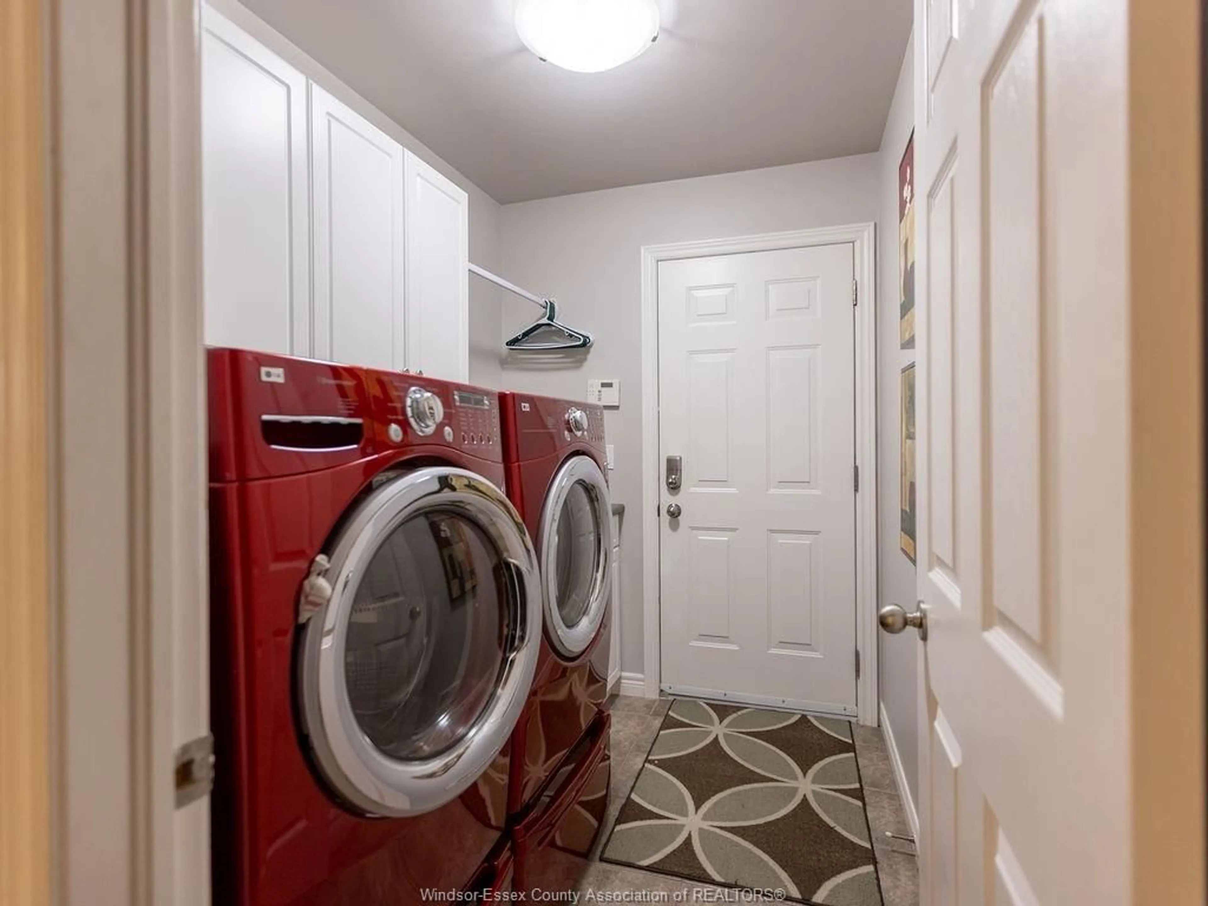 Laundry room for 898 SOUTHWOOD Dr, Lakeshore Ontario N8L 1G2