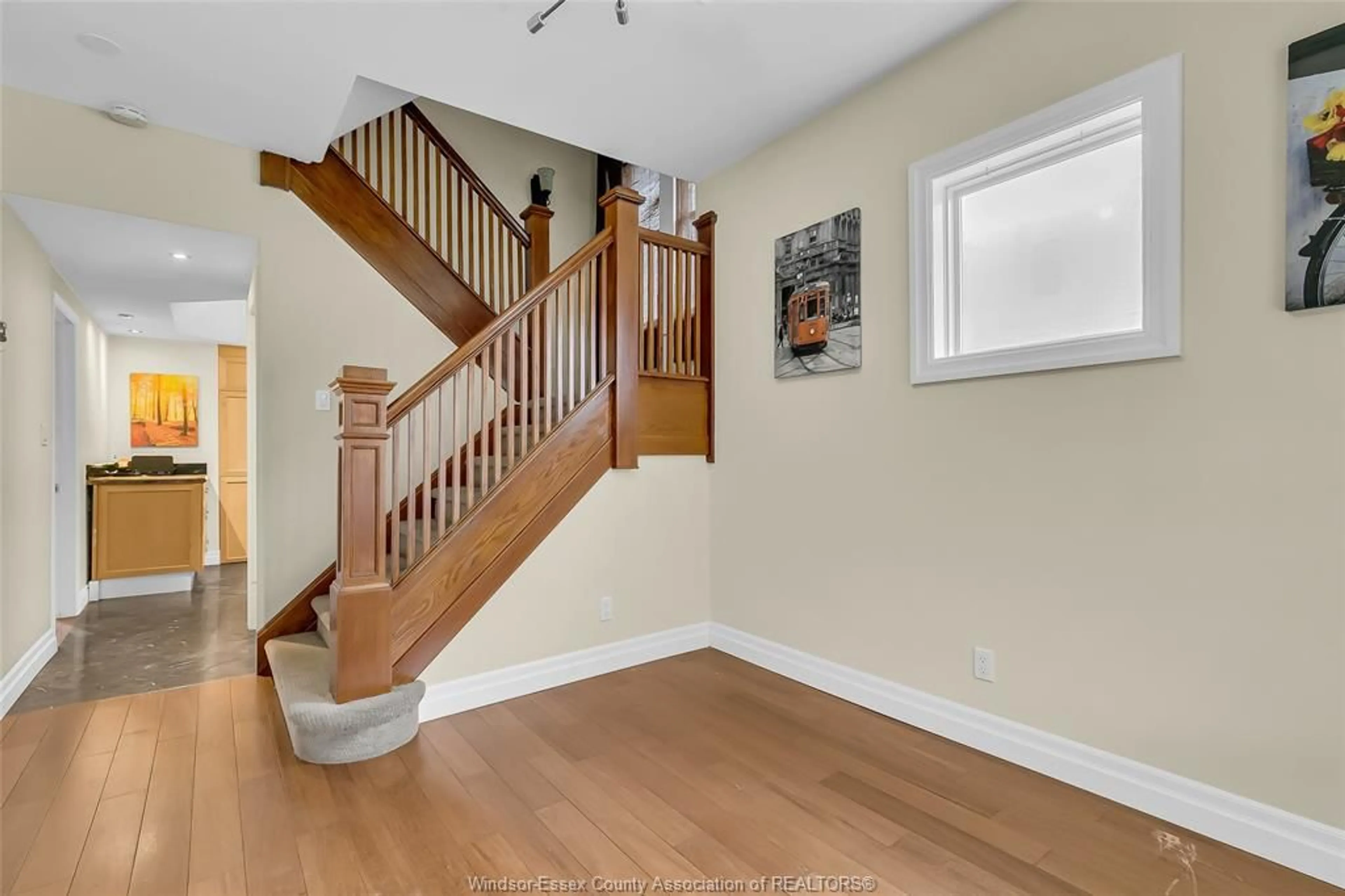 Unknown for 258 ELM Ave, Windsor Ontario N9A 5G8