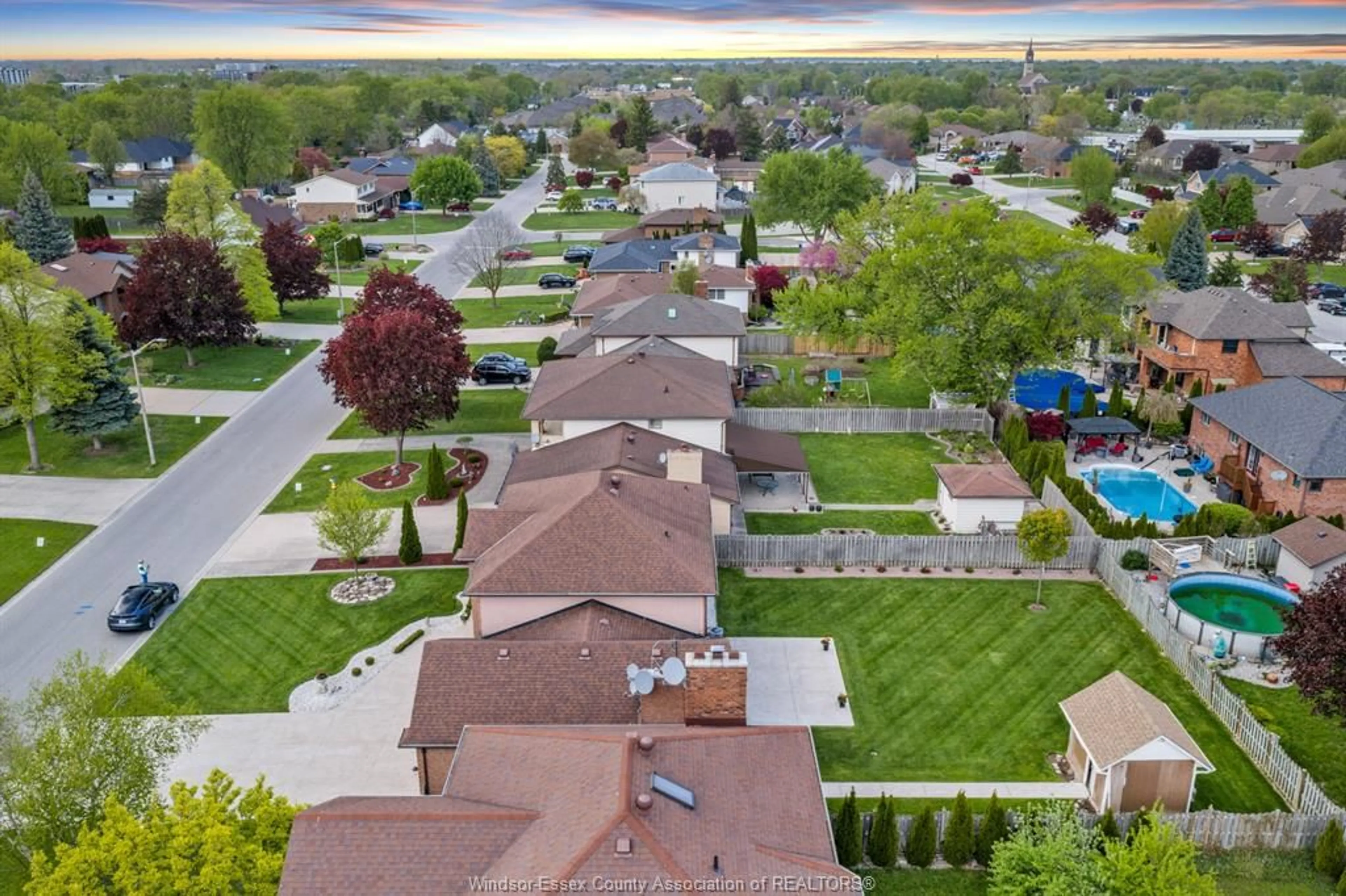 A pic from outside/outdoor area/front of a property/back of a property/a pic from drone, street for 1696 HEBERT, Tecumseh Ontario N8N 4G2