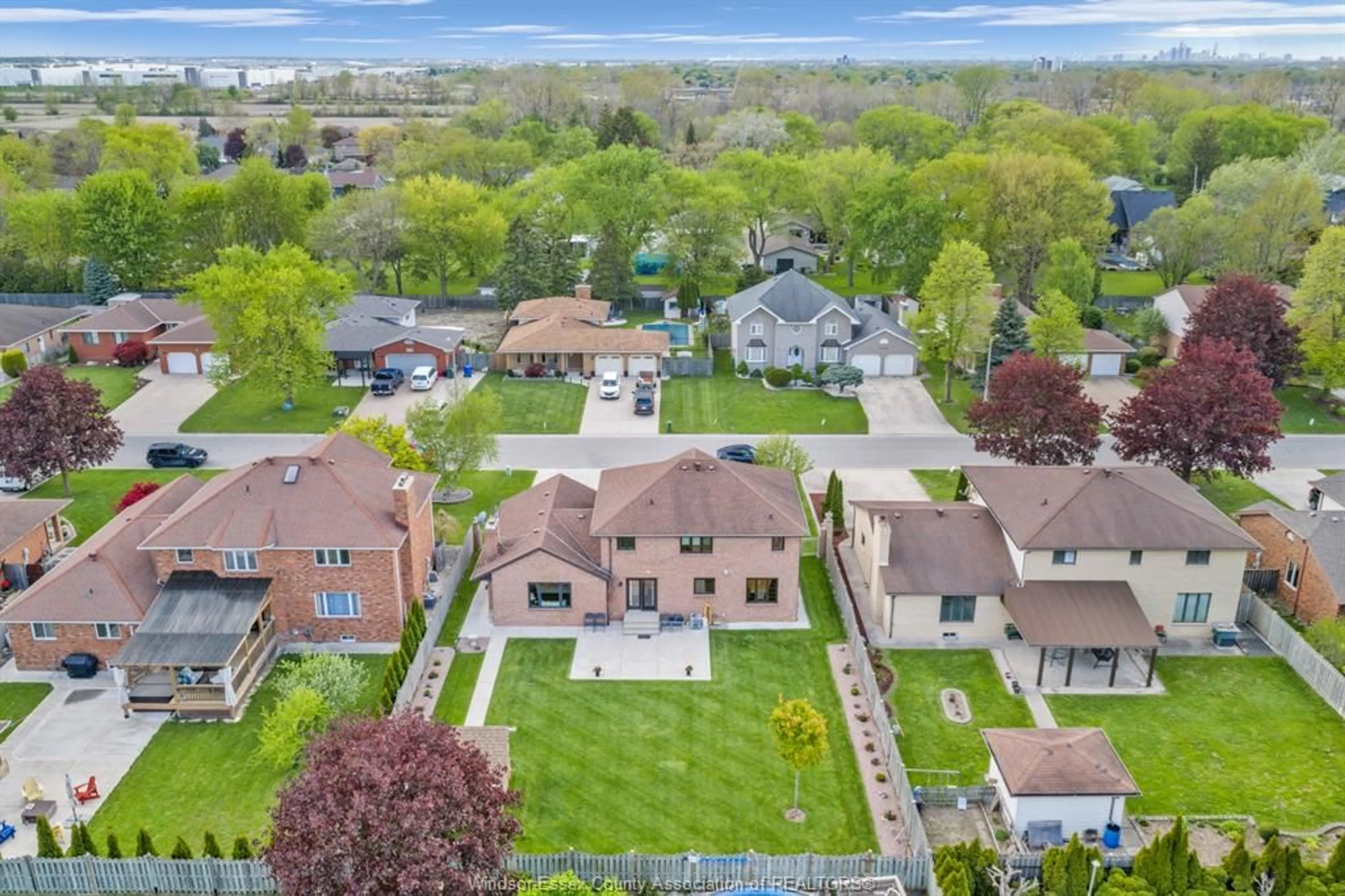 A pic from outside/outdoor area/front of a property/back of a property/a pic from drone, street for 1696 HEBERT, Tecumseh Ontario N8N 4G2