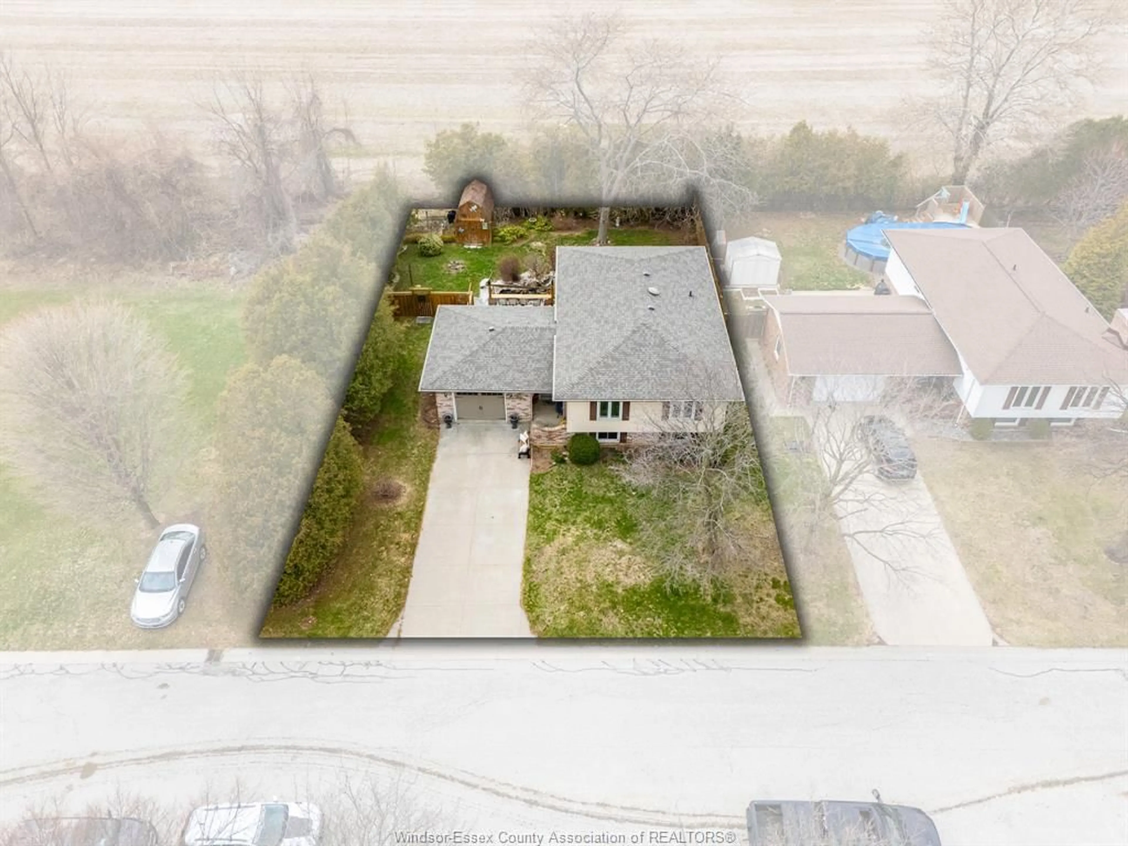 A pic from outside/outdoor area/front of a property/back of a property/a pic from drone, street for 42 William Ave, Kingsville Ontario N9Y 3T4