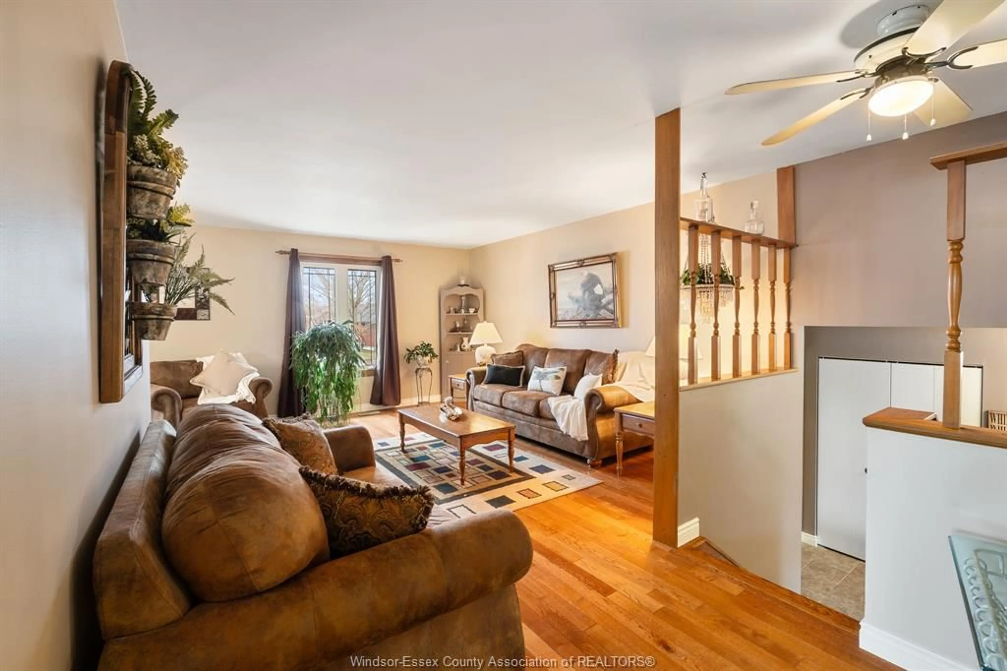 Living room with furniture, unknown for 42 William Ave, Kingsville Ontario N9Y 3T4