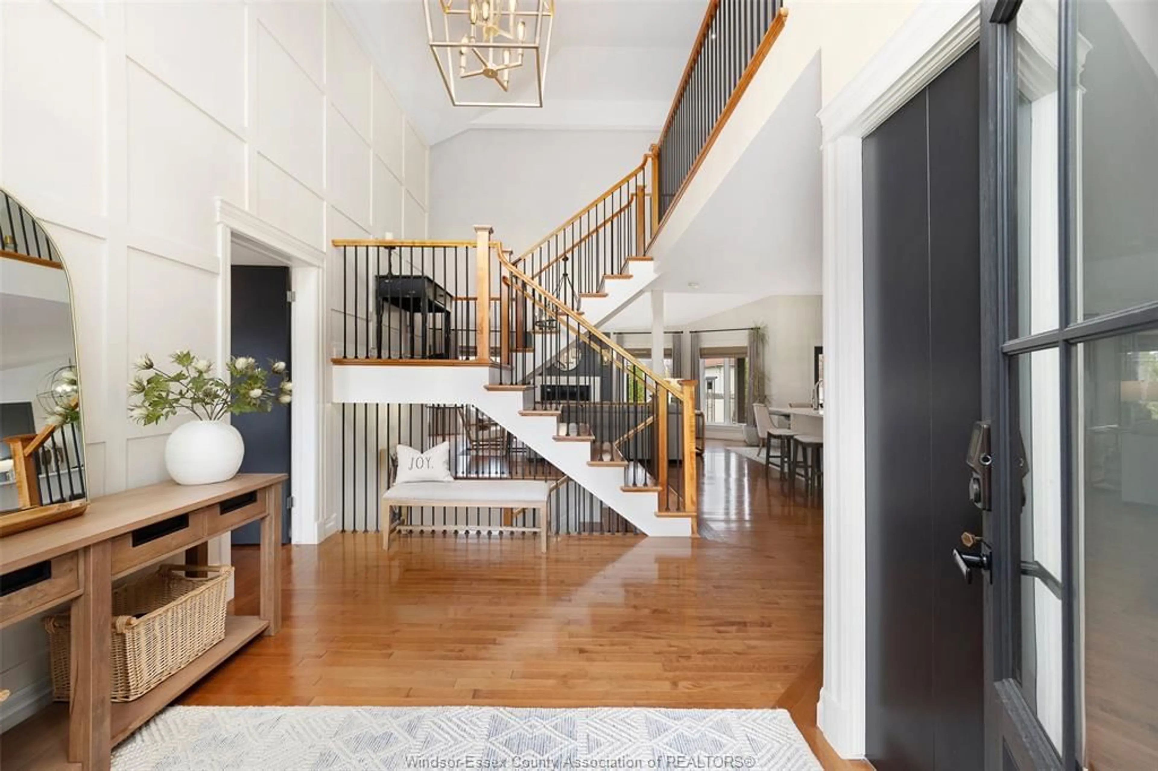 Indoor foyer for 2300 LOVELL, LaSalle Ontario N9H 2P9