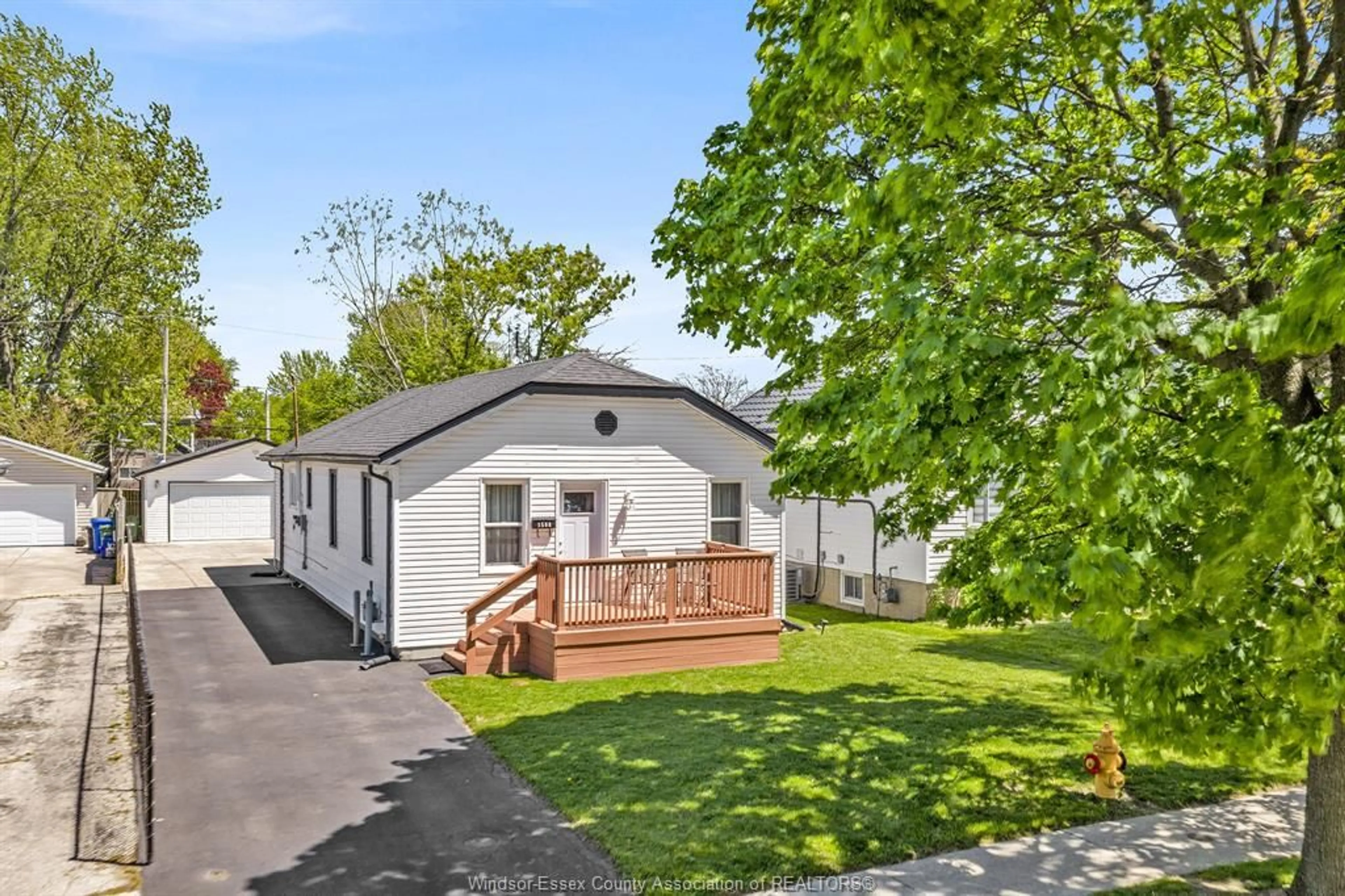 A pic from outside/outdoor area/front of a property/back of a property/a pic from drone, street for 1588 BUCKINGHAM, Windsor Ontario N8T 2A4