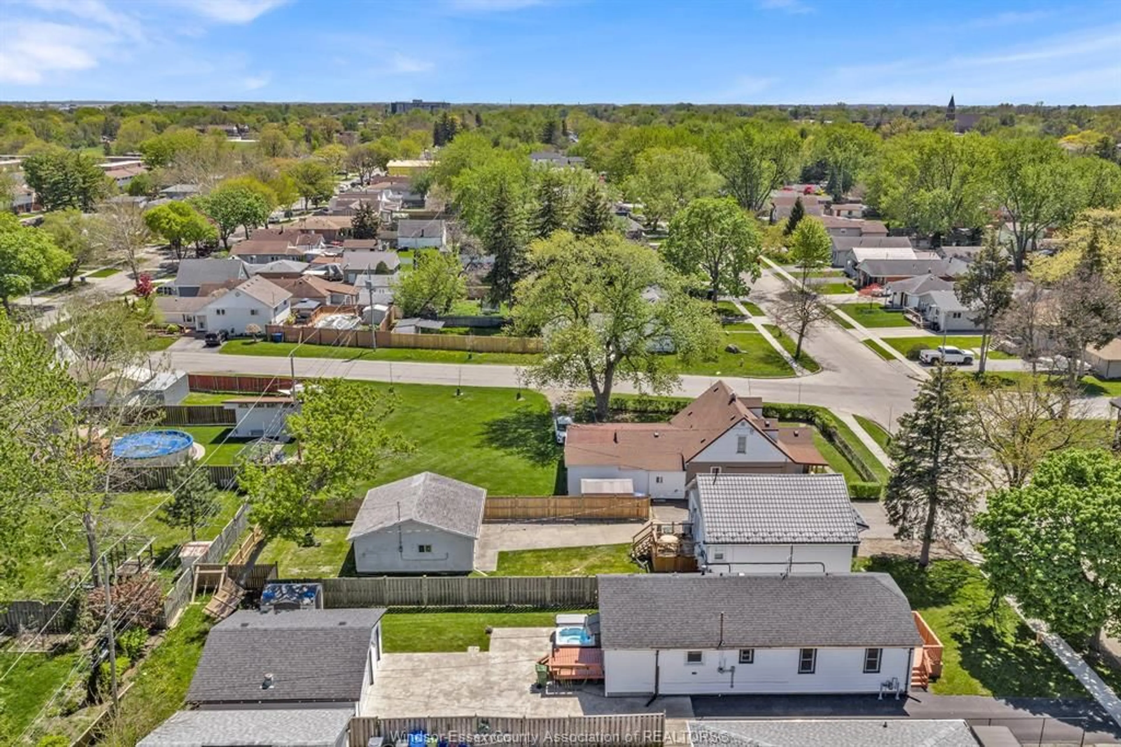A pic from outside/outdoor area/front of a property/back of a property/a pic from drone, street for 1588 BUCKINGHAM, Windsor Ontario N8T 2A4