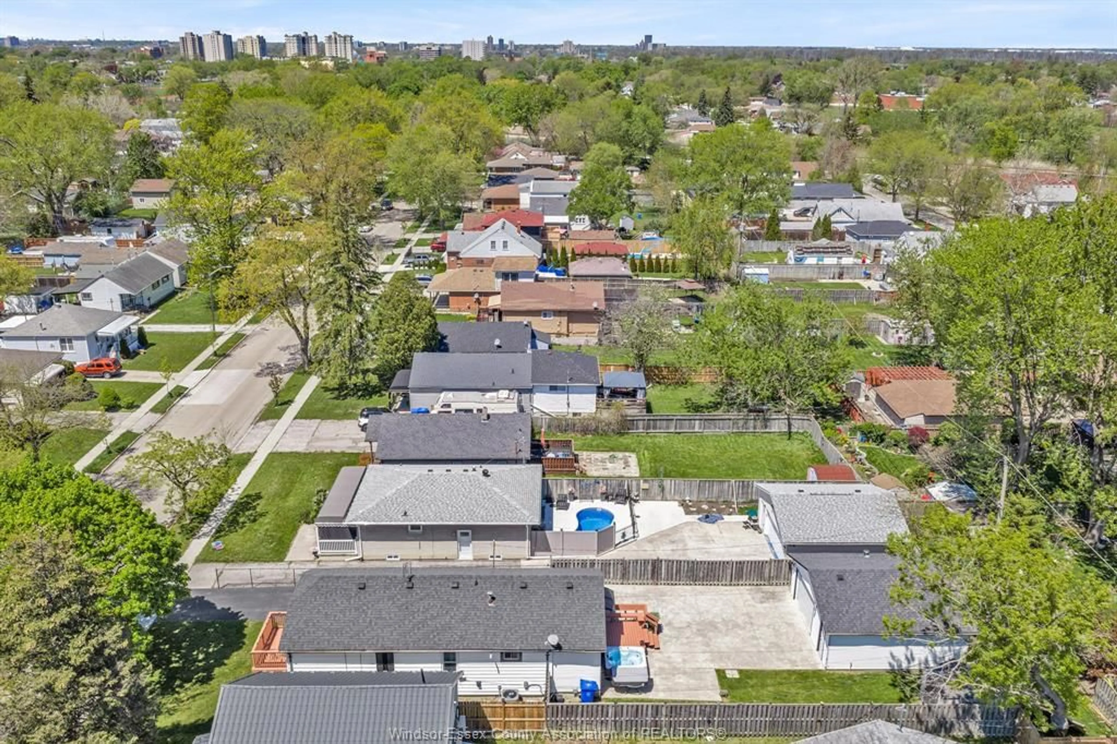 A pic from outside/outdoor area/front of a property/back of a property/a pic from drone, street for 1588 BUCKINGHAM, Windsor Ontario N8T 2A4