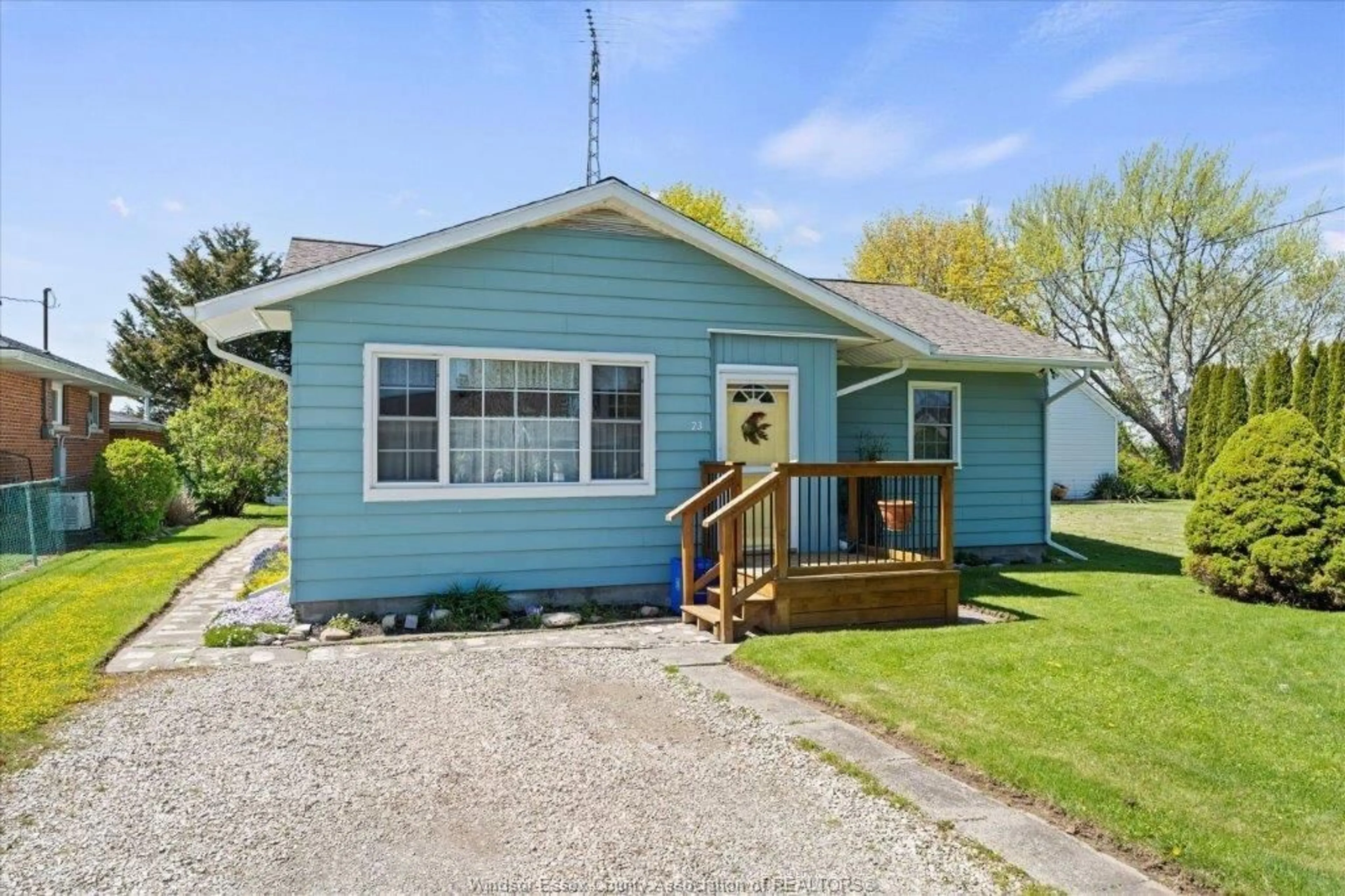 Home with vinyl exterior material, street for 73 PULLEY Rd, Leamington Ontario N0P 2P0