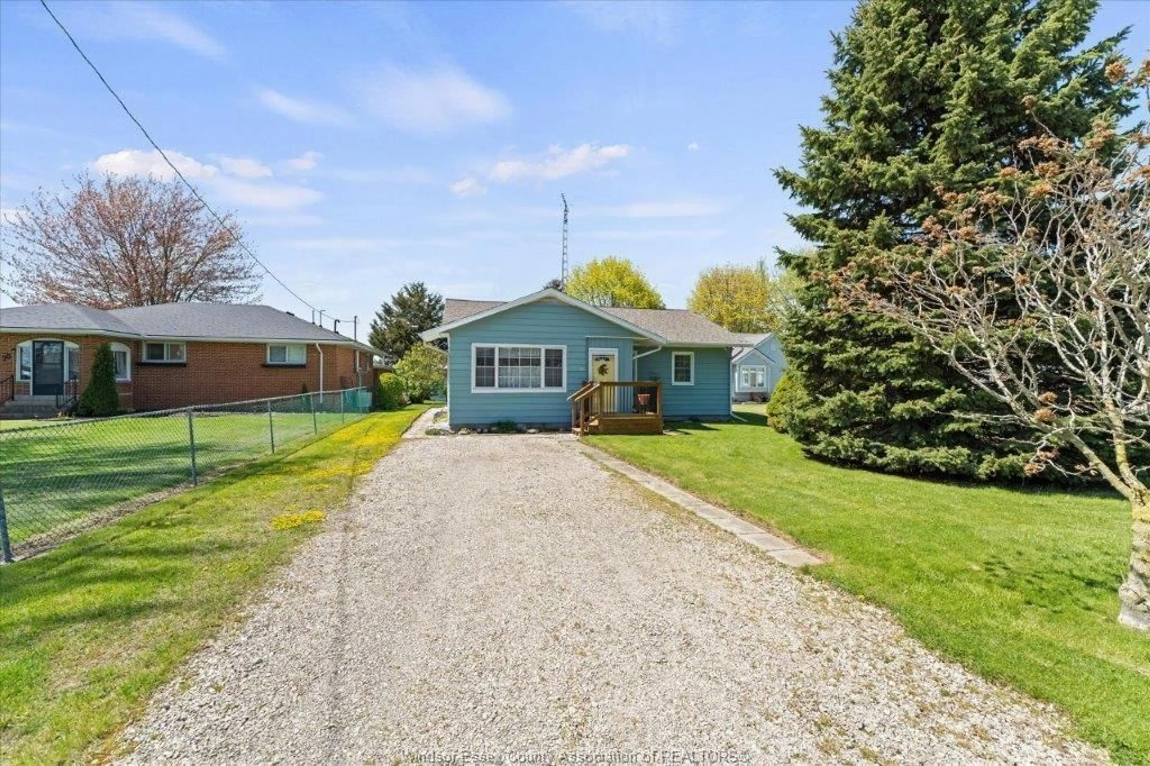 A pic from outside/outdoor area/front of a property/back of a property/a pic from drone, street for 73 PULLEY Rd, Leamington Ontario N0P 2P0