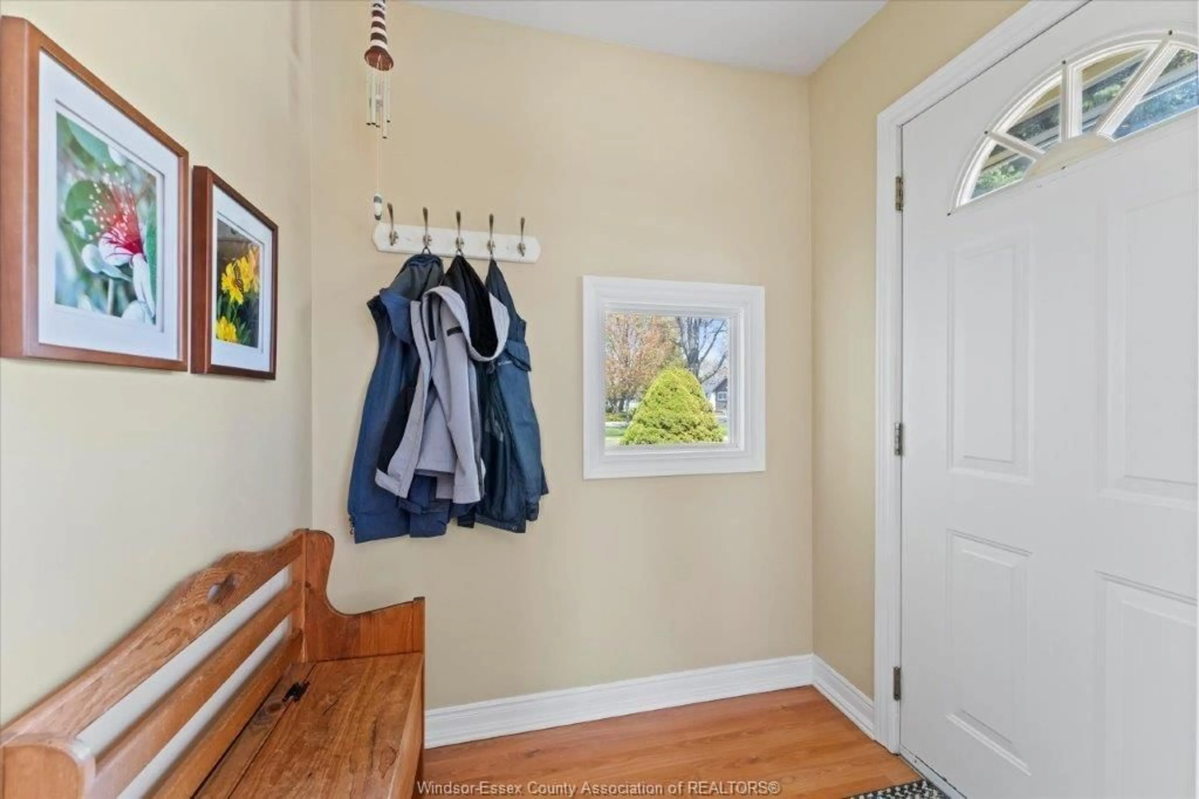 Indoor entryway for 73 PULLEY Rd, Leamington Ontario N0P 2P0