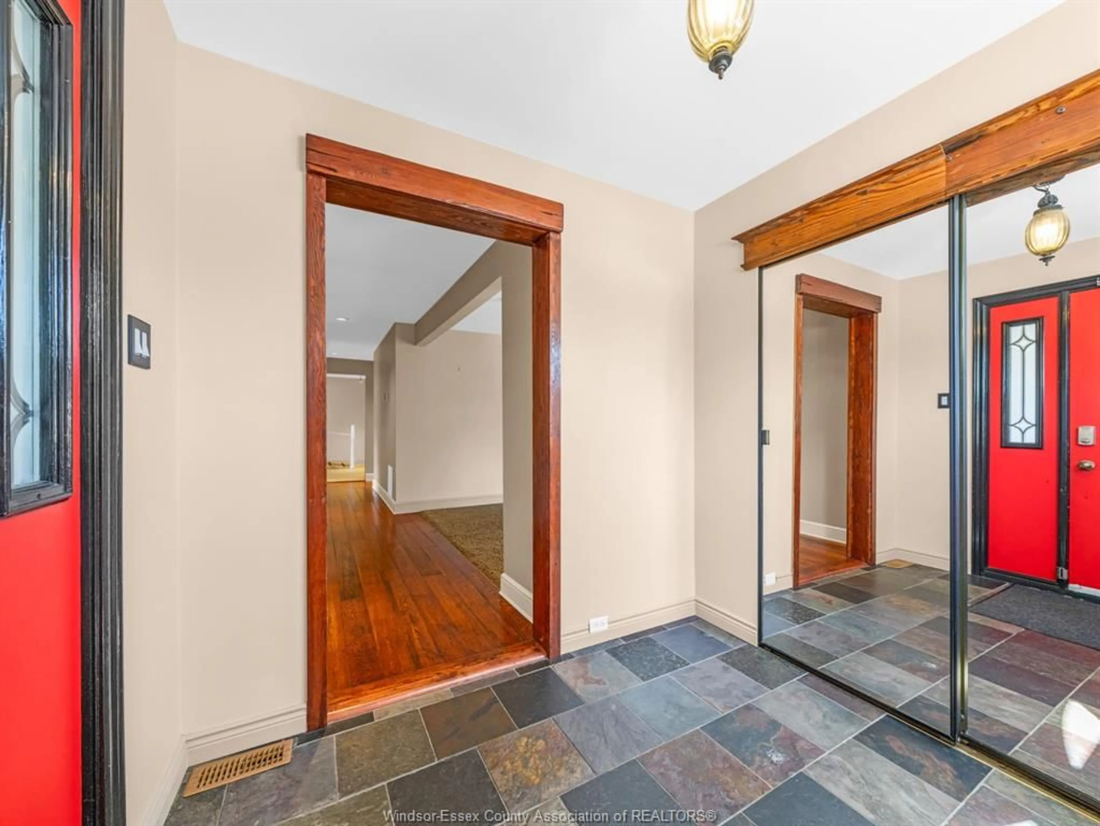 Indoor foyer for 923 LAUZON Rd, Windsor Ontario N8S 3M4