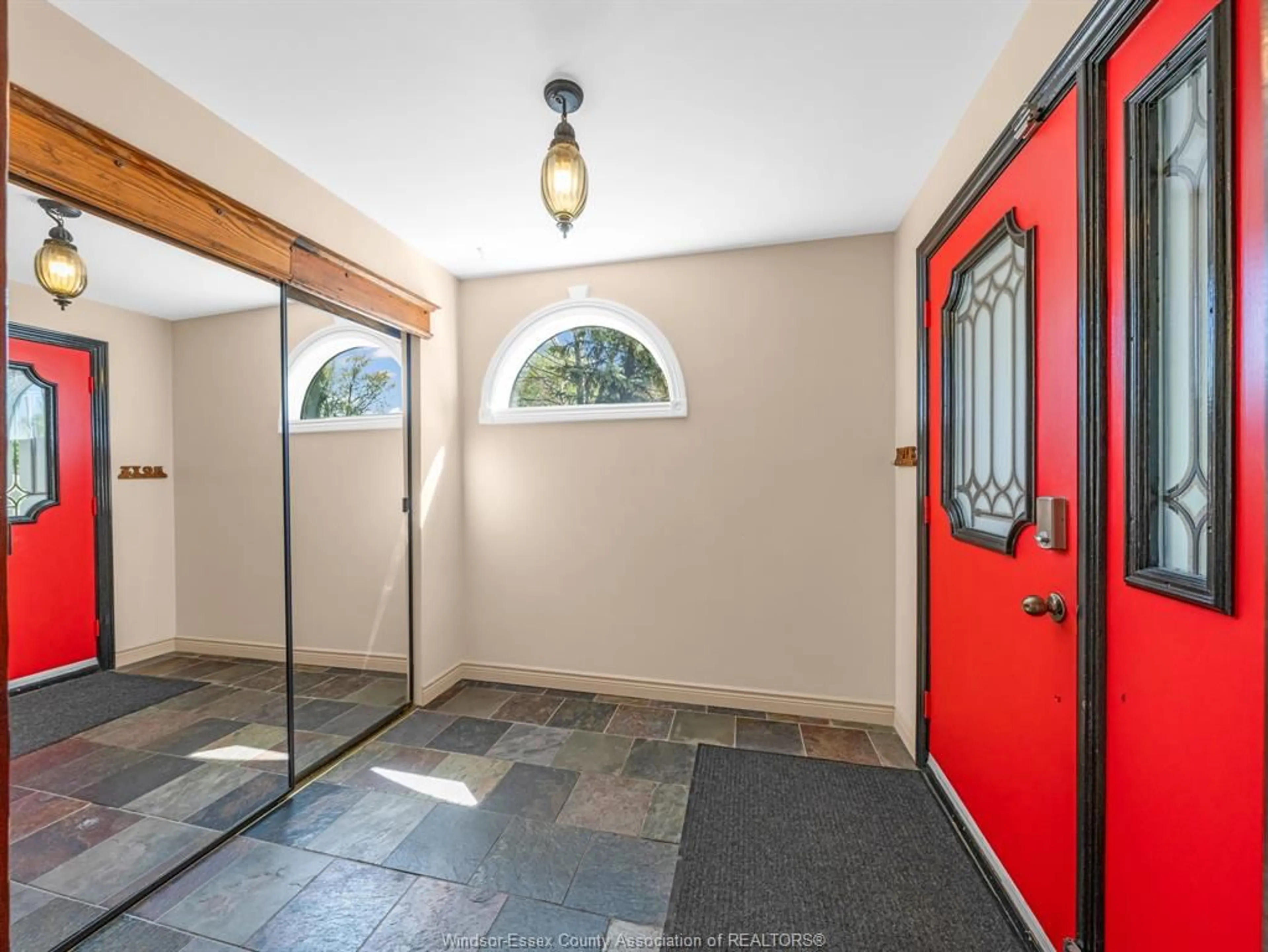 Indoor entryway for 923 LAUZON Rd, Windsor Ontario N8S 3M4