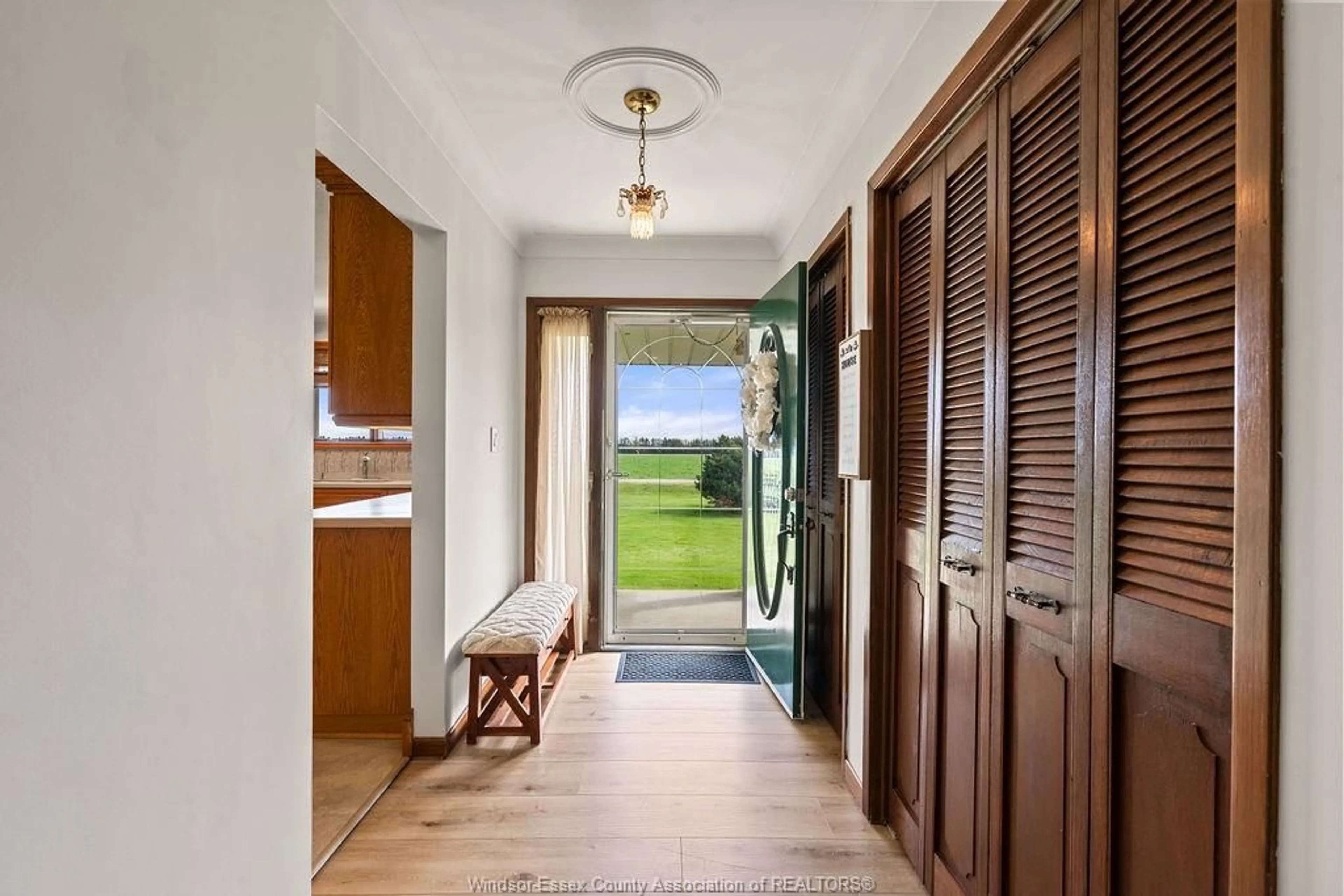 Indoor entryway for 24122 POPPE Rd, Tilbury Ontario N0P 2L0