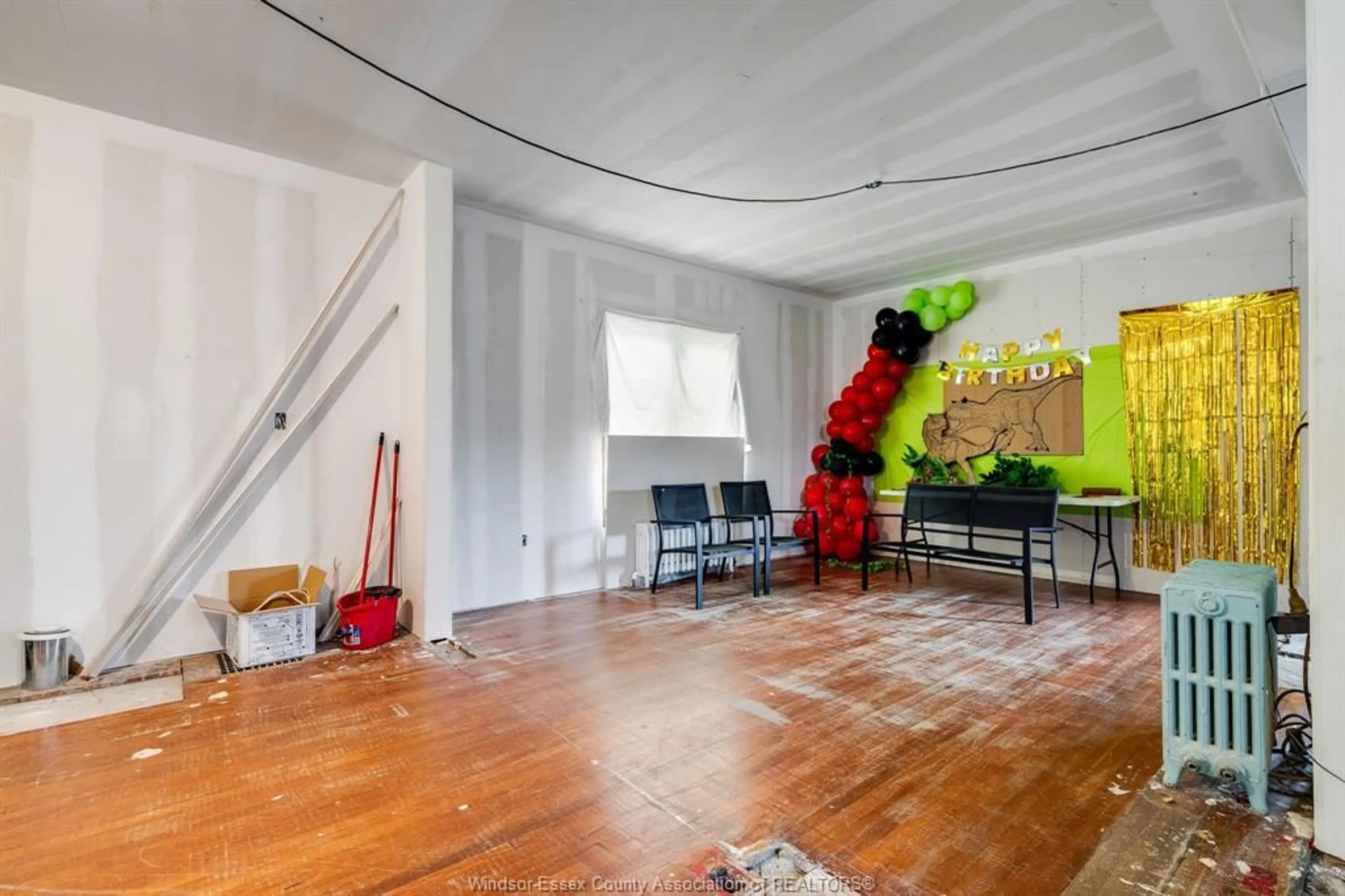 A pic of a room for 115 Erie St, Leamington Ontario N8H 3B5