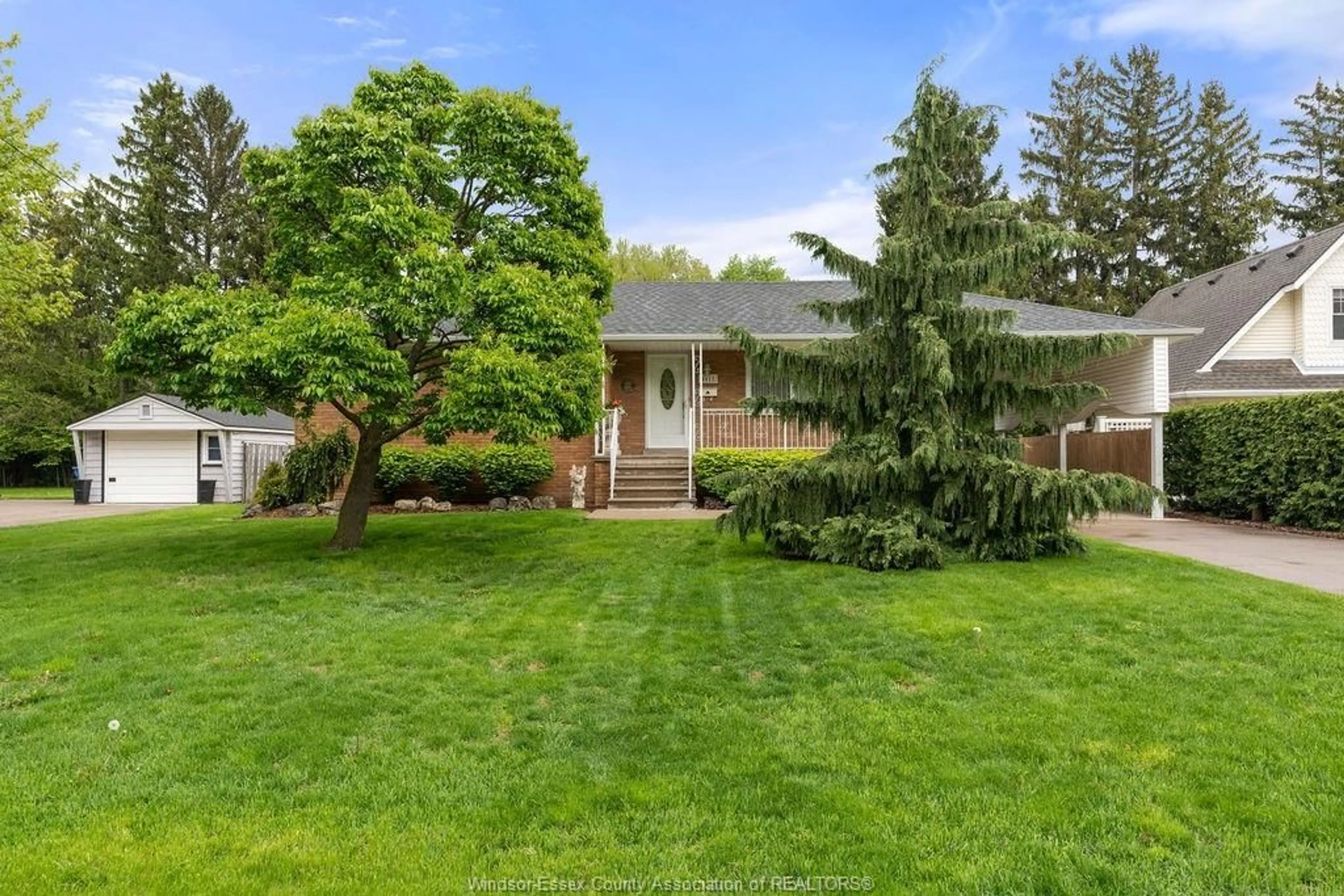 A pic from outside/outdoor area/front of a property/back of a property/a pic from drone, street for 4018 Casgrain, Windsor Ontario N9G 2A5