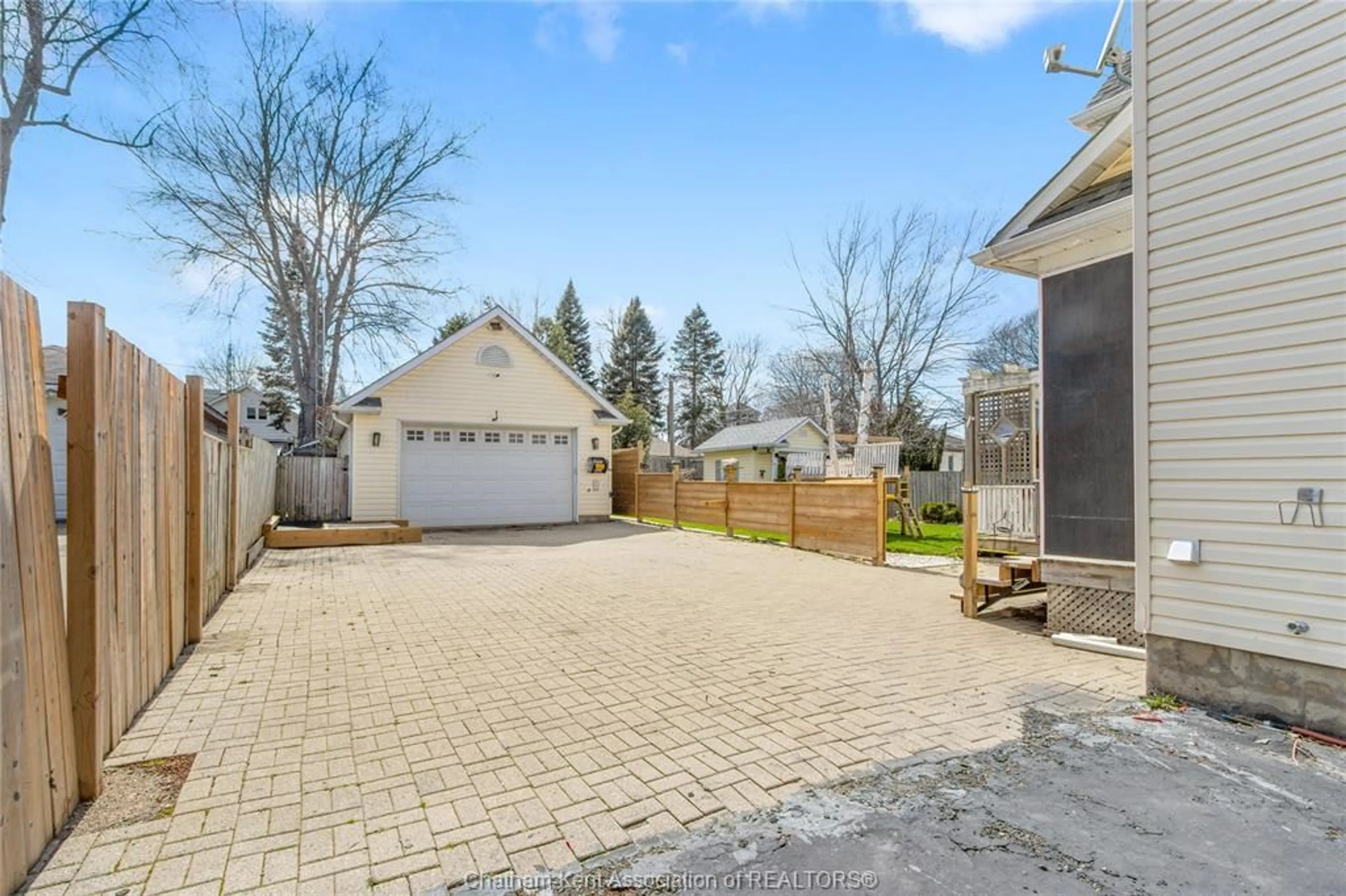 Patio, street for 32 HALL St, Blenheim Ontario N0P 1A0