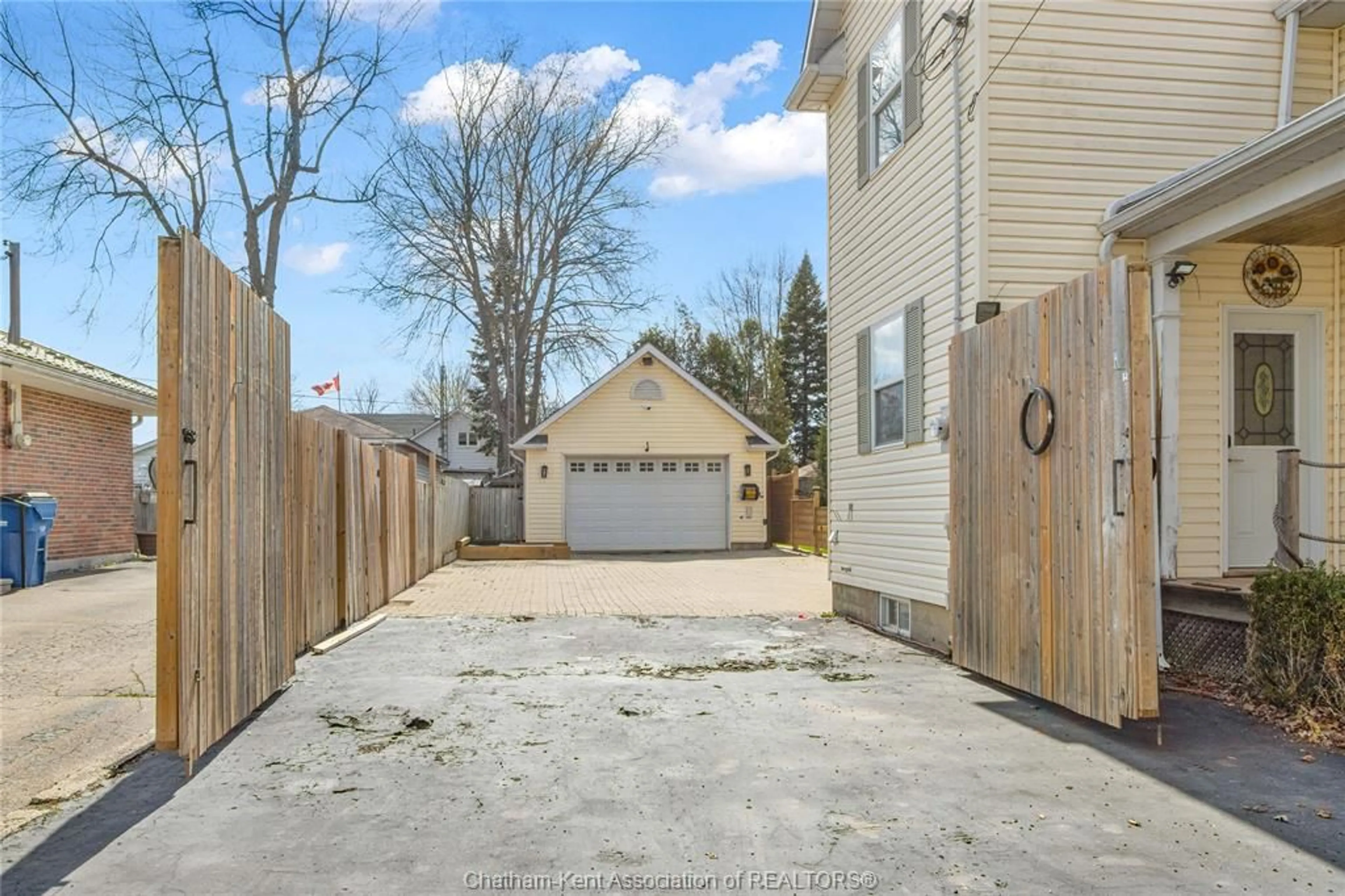 Patio, street for 32 HALL St, Blenheim Ontario N0P 1A0