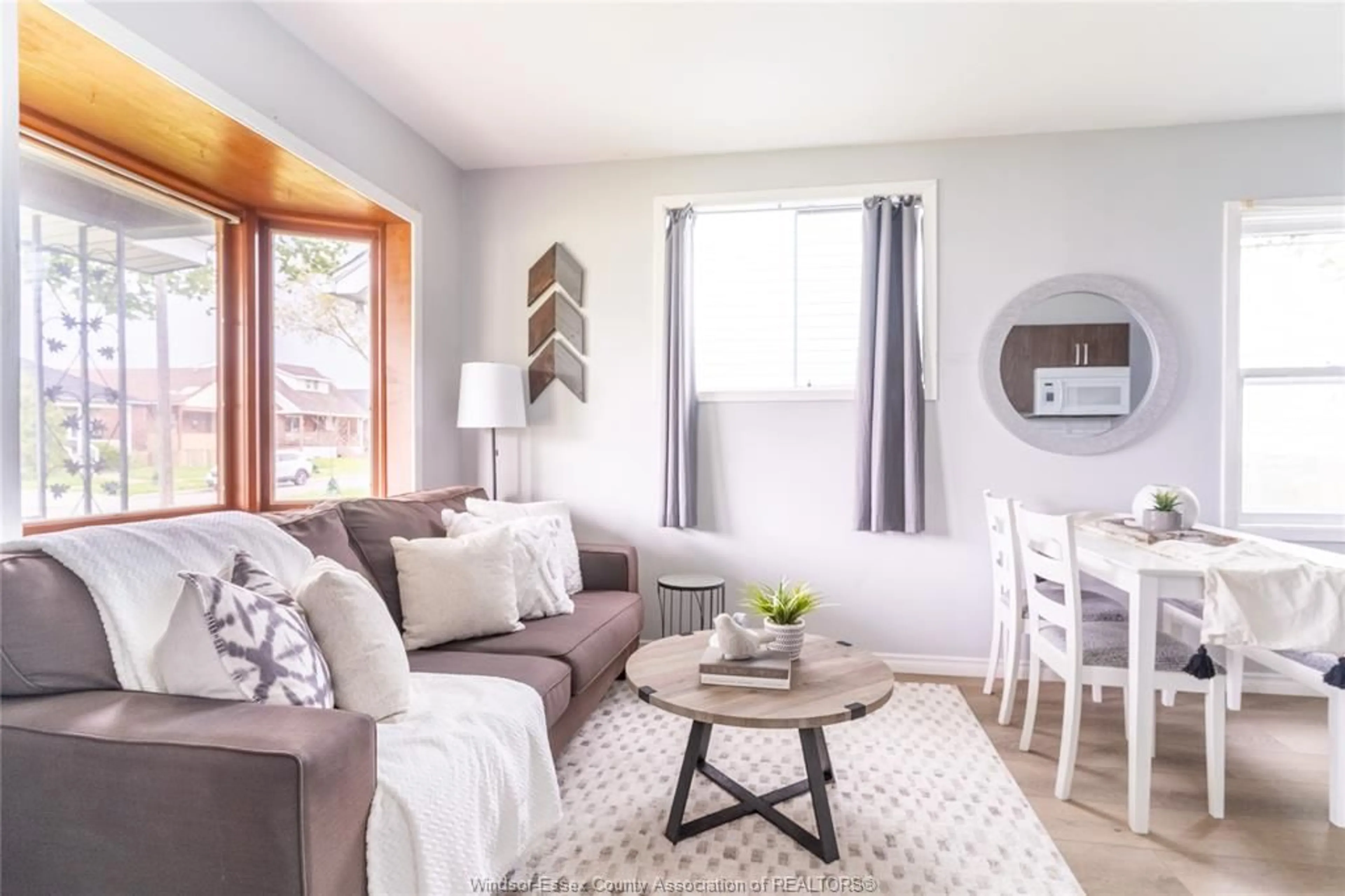 Living room with furniture, unknown for 1015 OAK, Windsor Ontario N9A 5G5