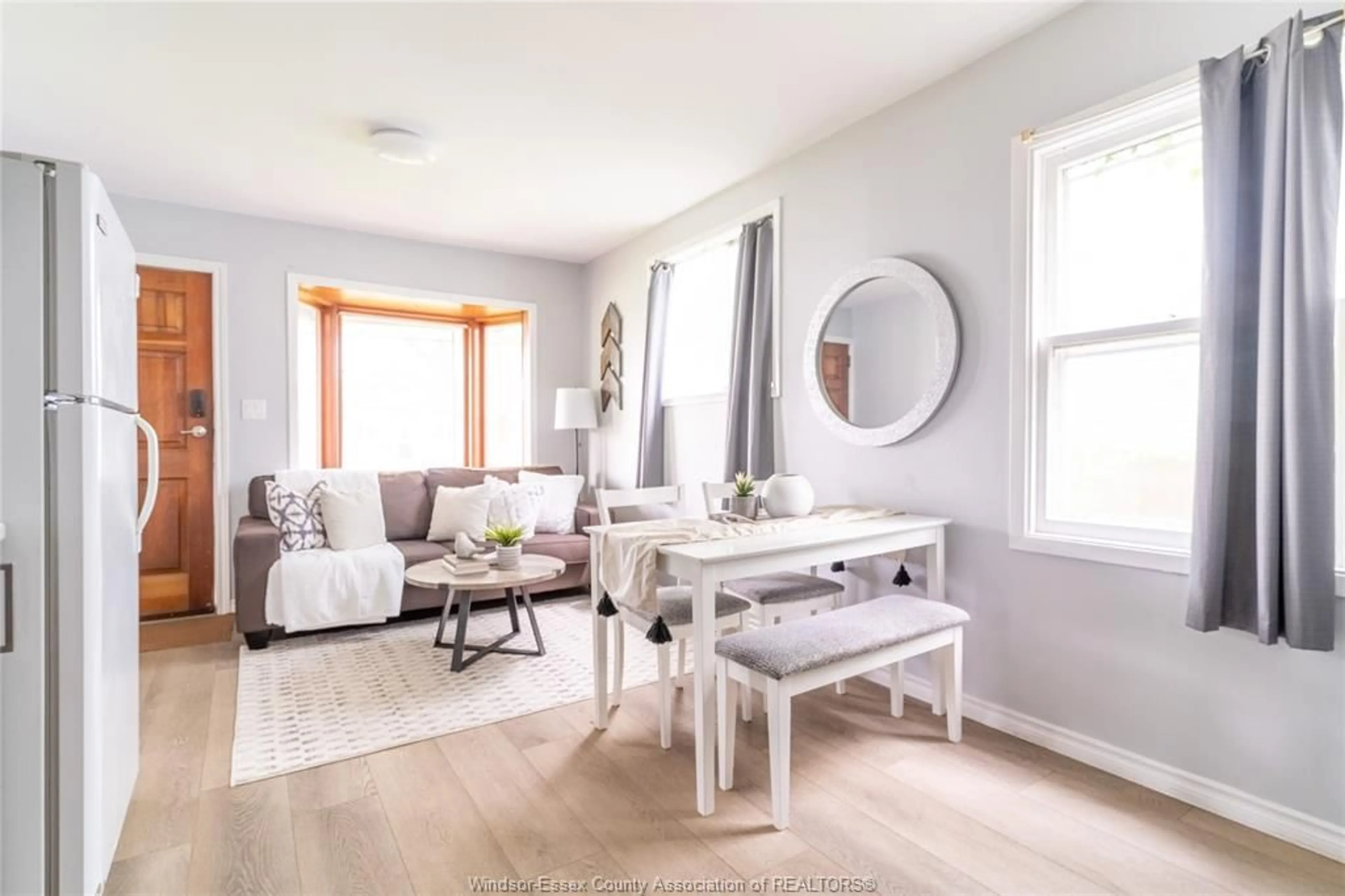 Living room with furniture, wood/laminate floor for 1015 OAK, Windsor Ontario N9A 5G5