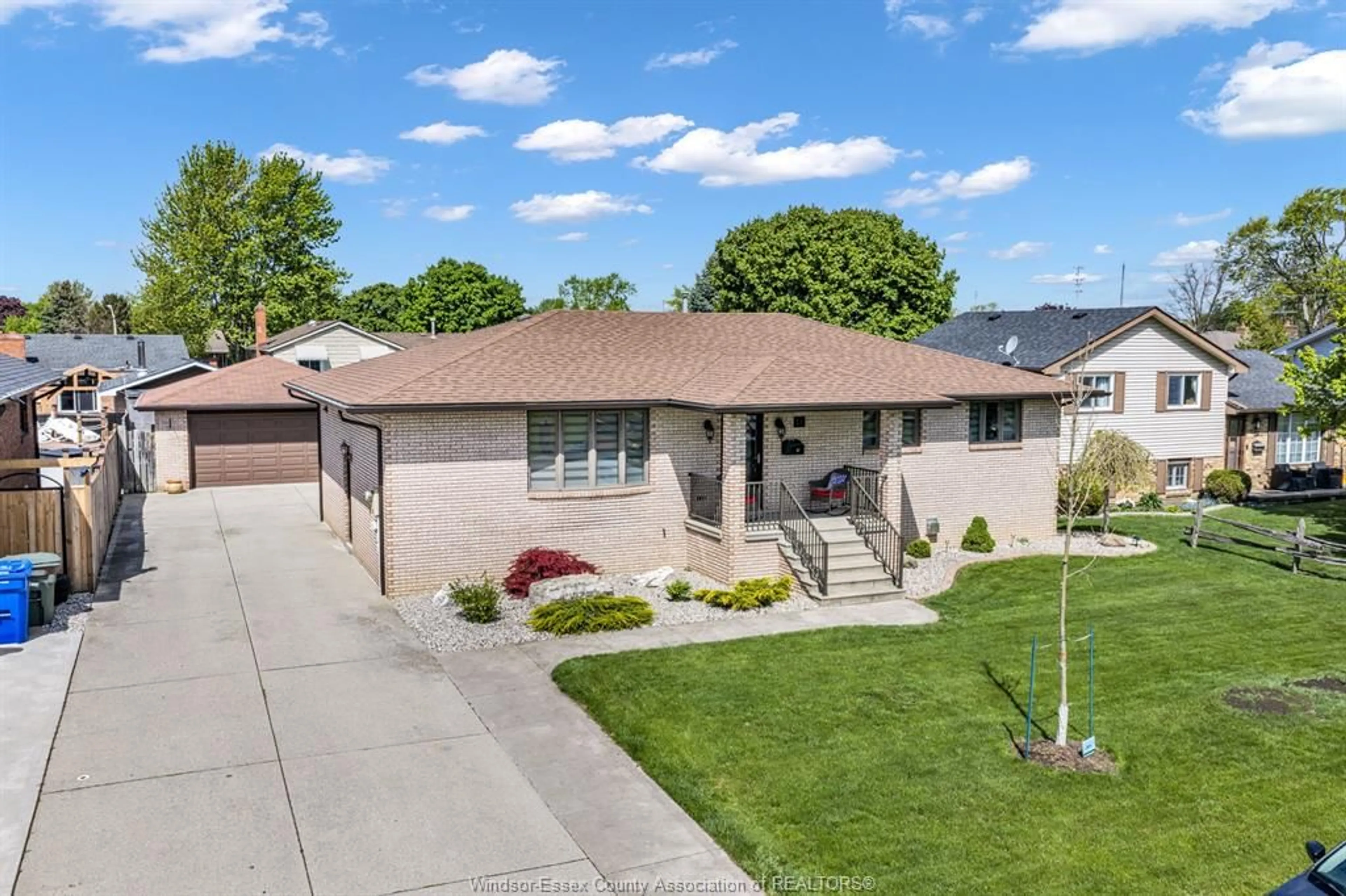 Home with vinyl exterior material, street for 18 MARVIN GARDENS, Amherstburg Ontario N9V 3M8
