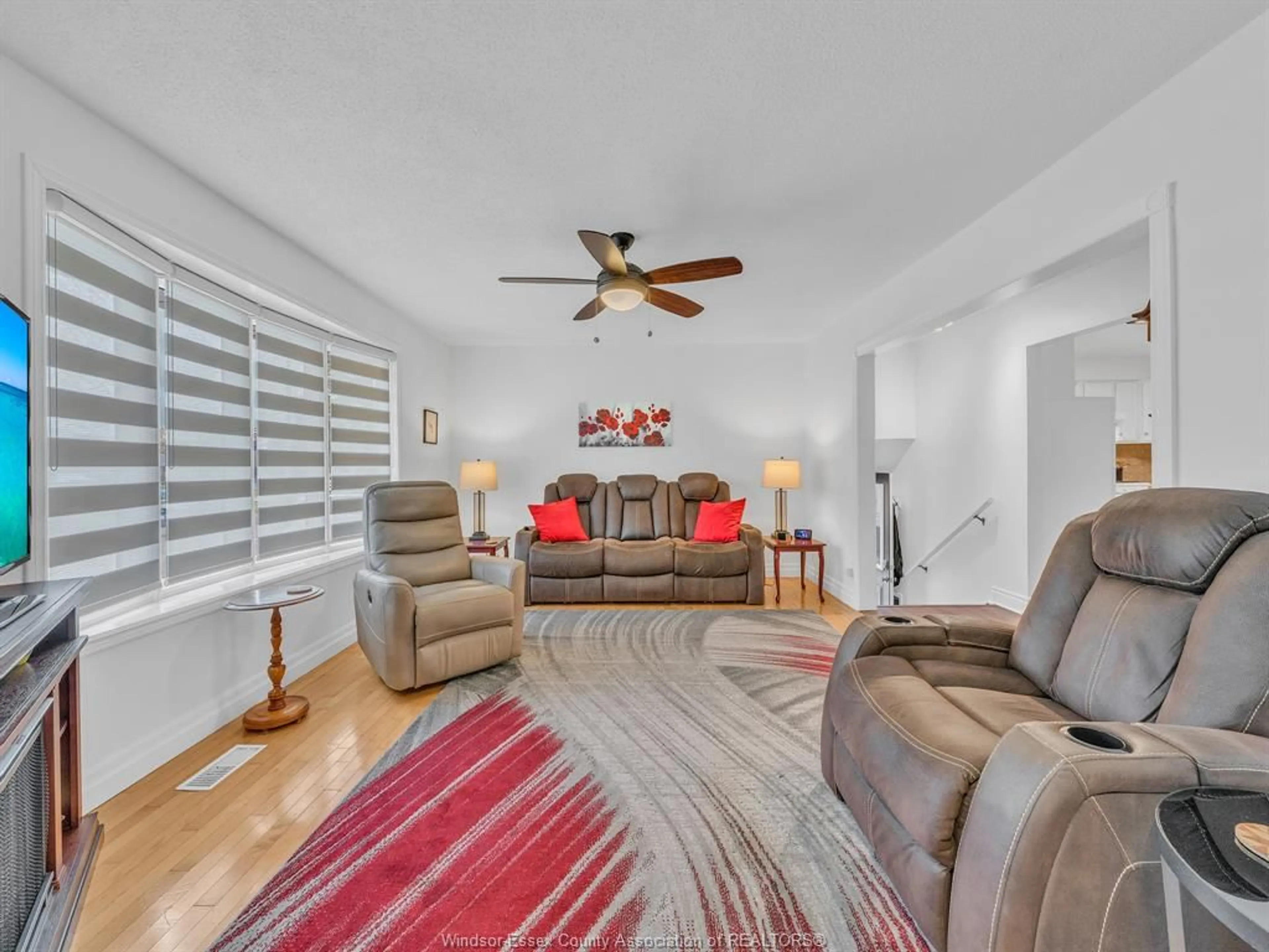 Living room with furniture, unknown for 18 MARVIN GARDENS, Amherstburg Ontario N9V 3M8