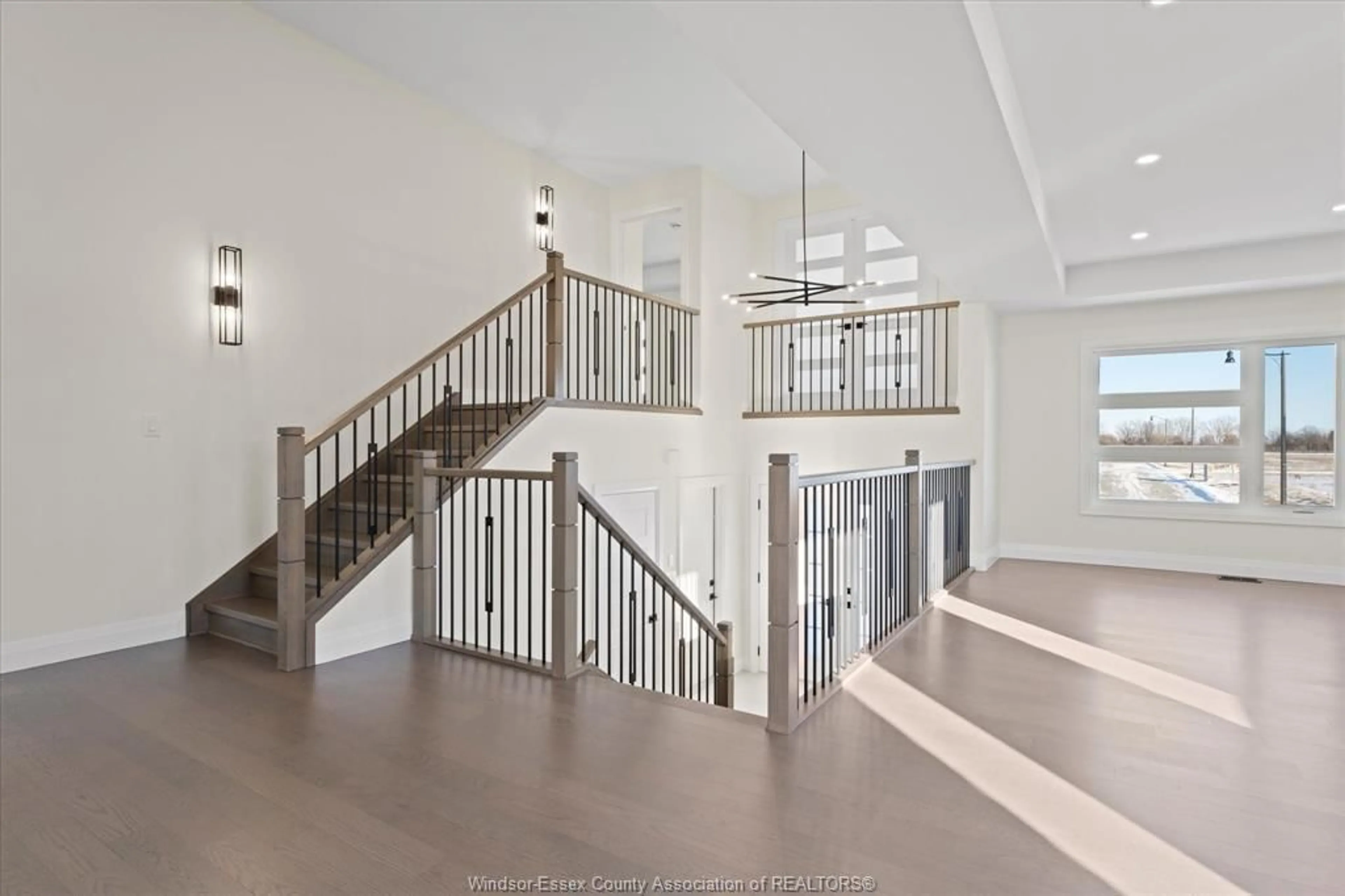 Indoor foyer for 5232 Rafael, Tecumseh Ontario N0R 1K0