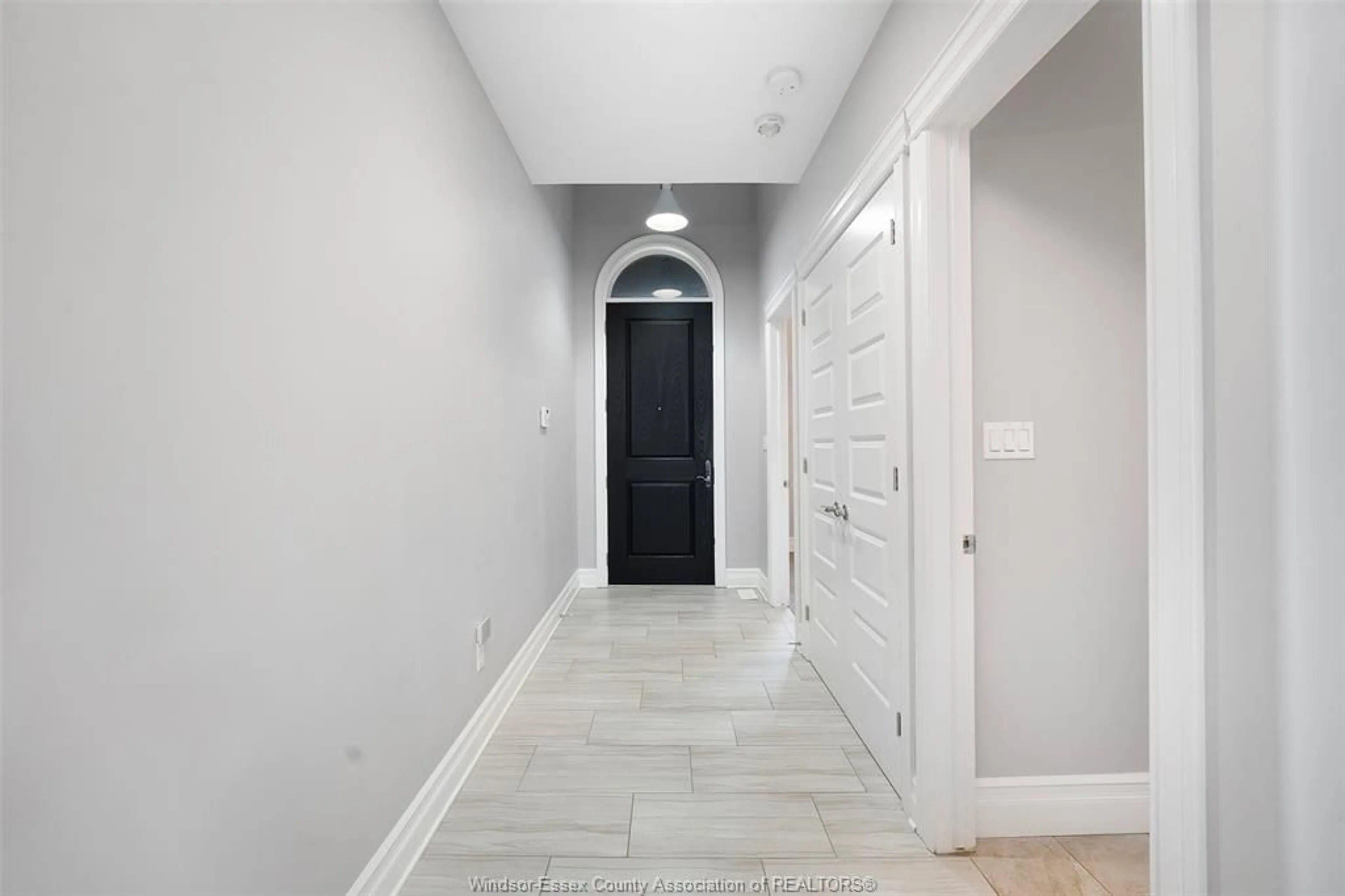 Indoor entryway for 1808 CYPRESS, Windsor Ontario N8P 0E3