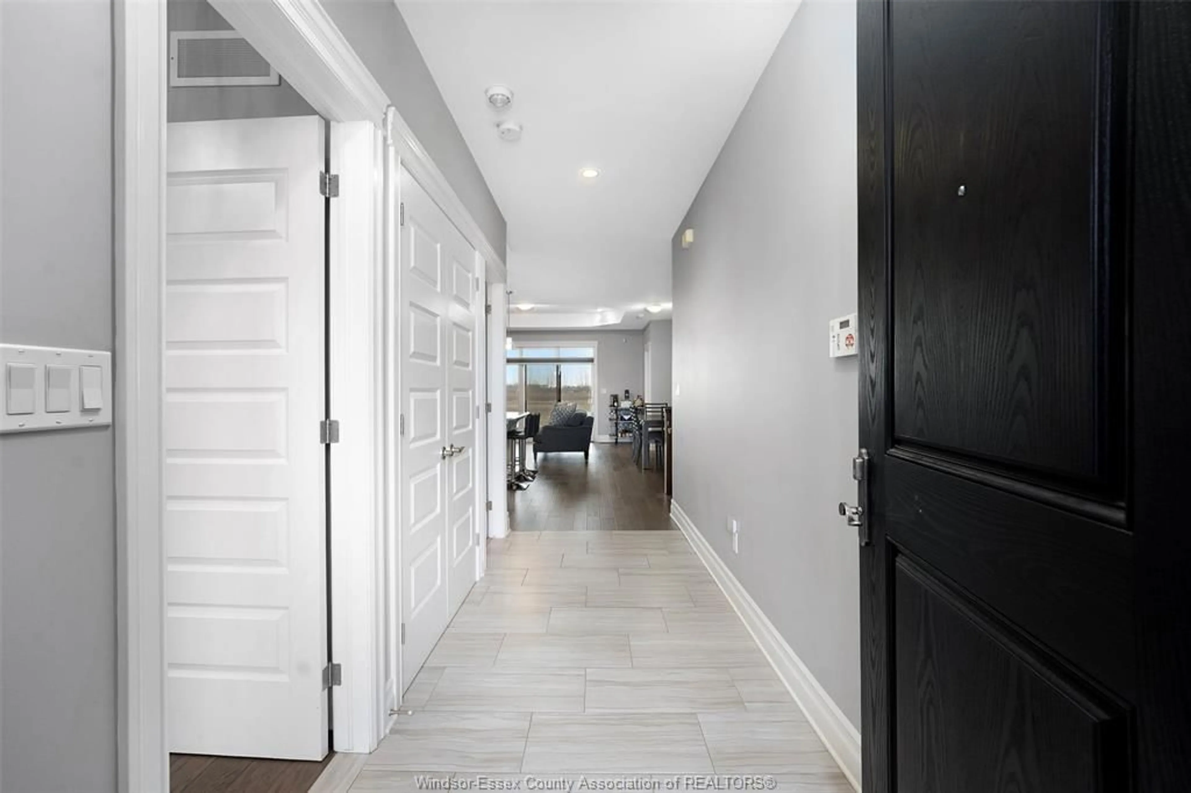 Indoor entryway for 1808 CYPRESS, Windsor Ontario N8P 0E3