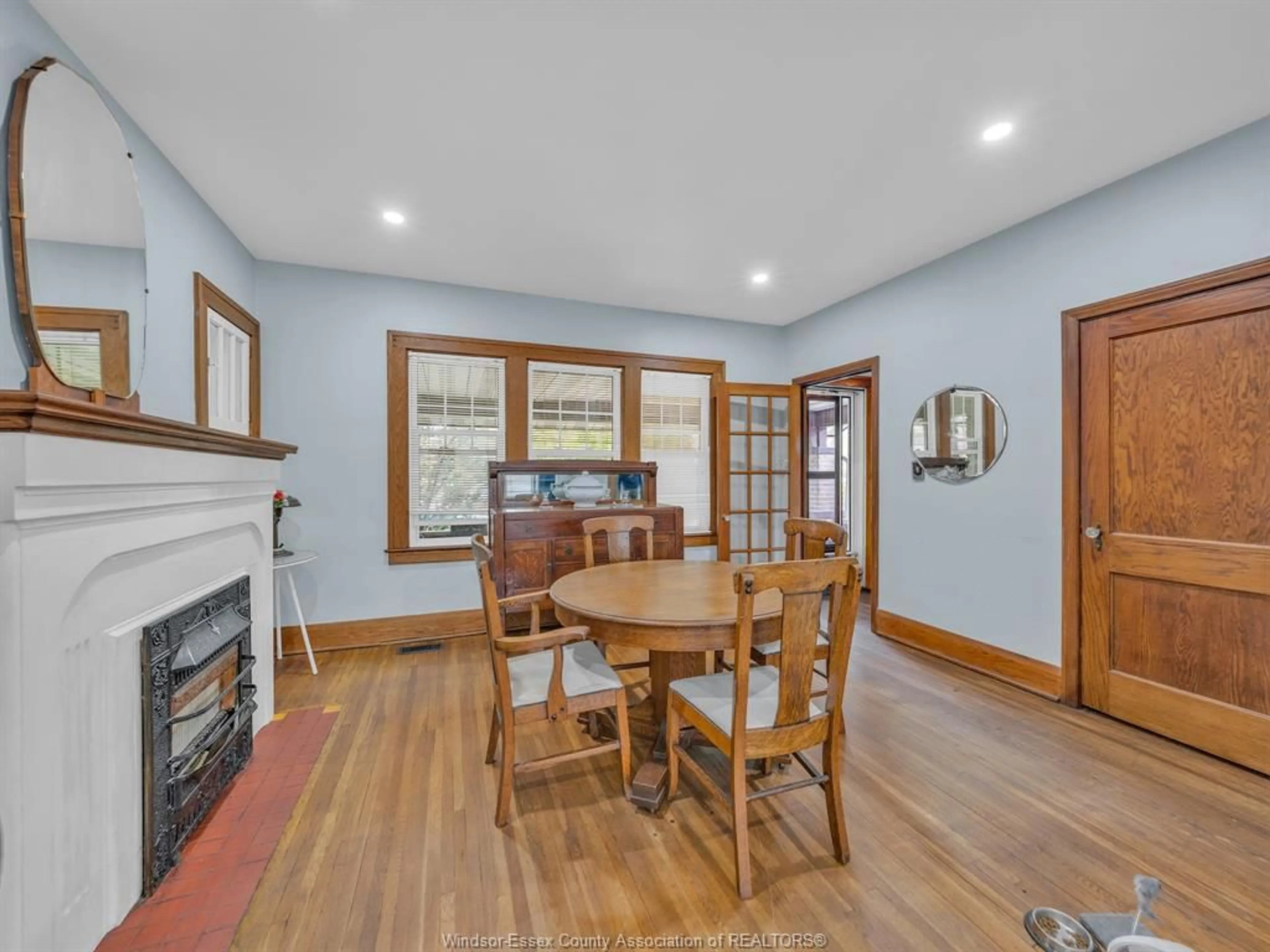Dining room, wood/laminate floor for 1220 LINCOLN, Windsor Ontario N8Y 2H8