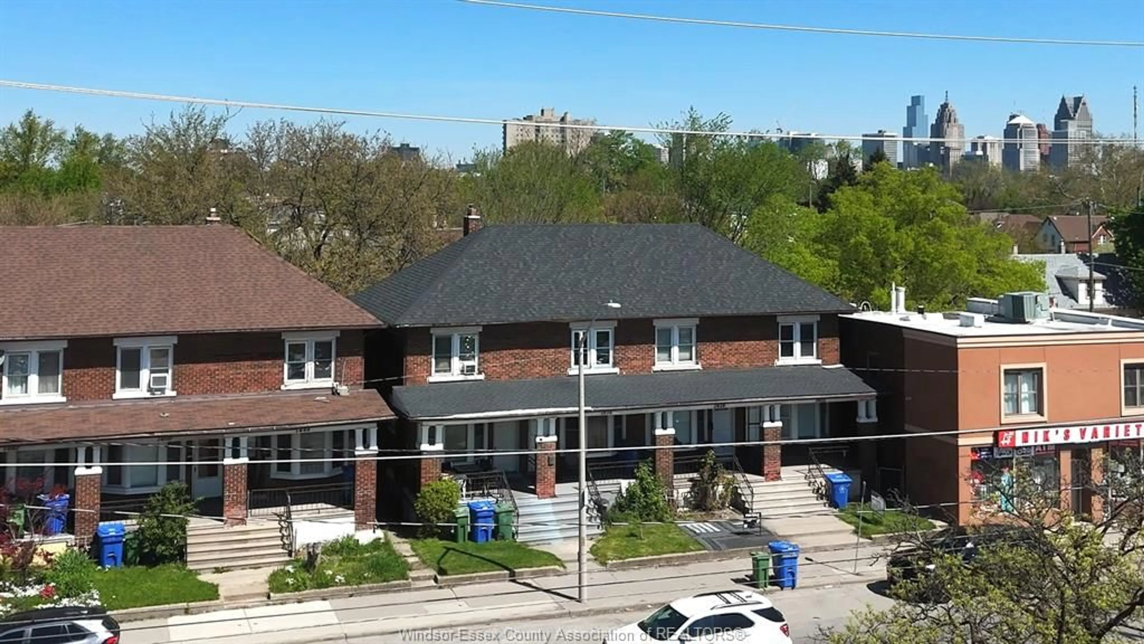 A pic from outside/outdoor area/front of a property/back of a property/a pic from drone, building for 1424 Wyandotte St, Windsor Ontario N9B 1H4