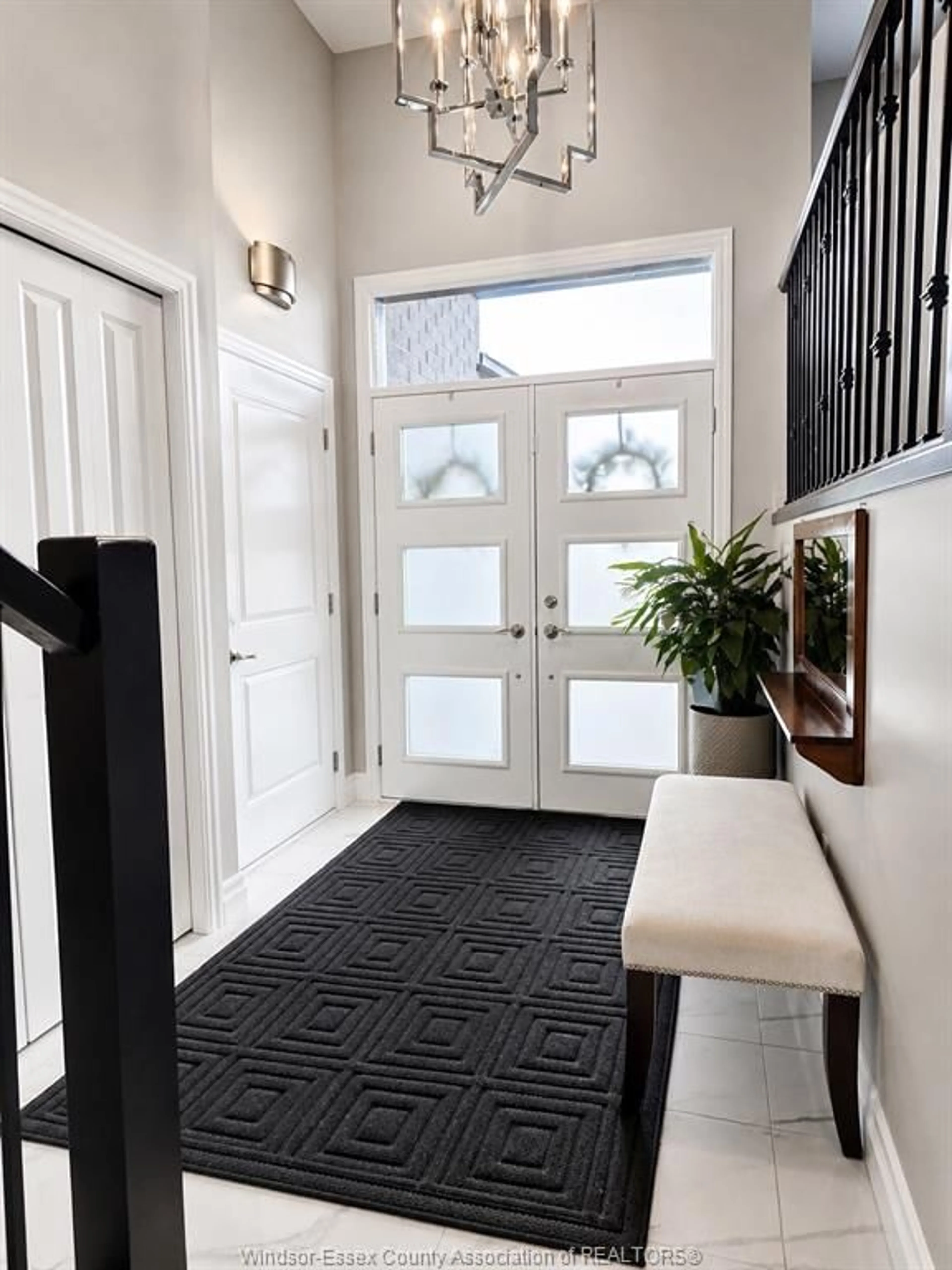 Indoor entryway for 370 WELSH, Amherstburg Ontario N9V 0E7