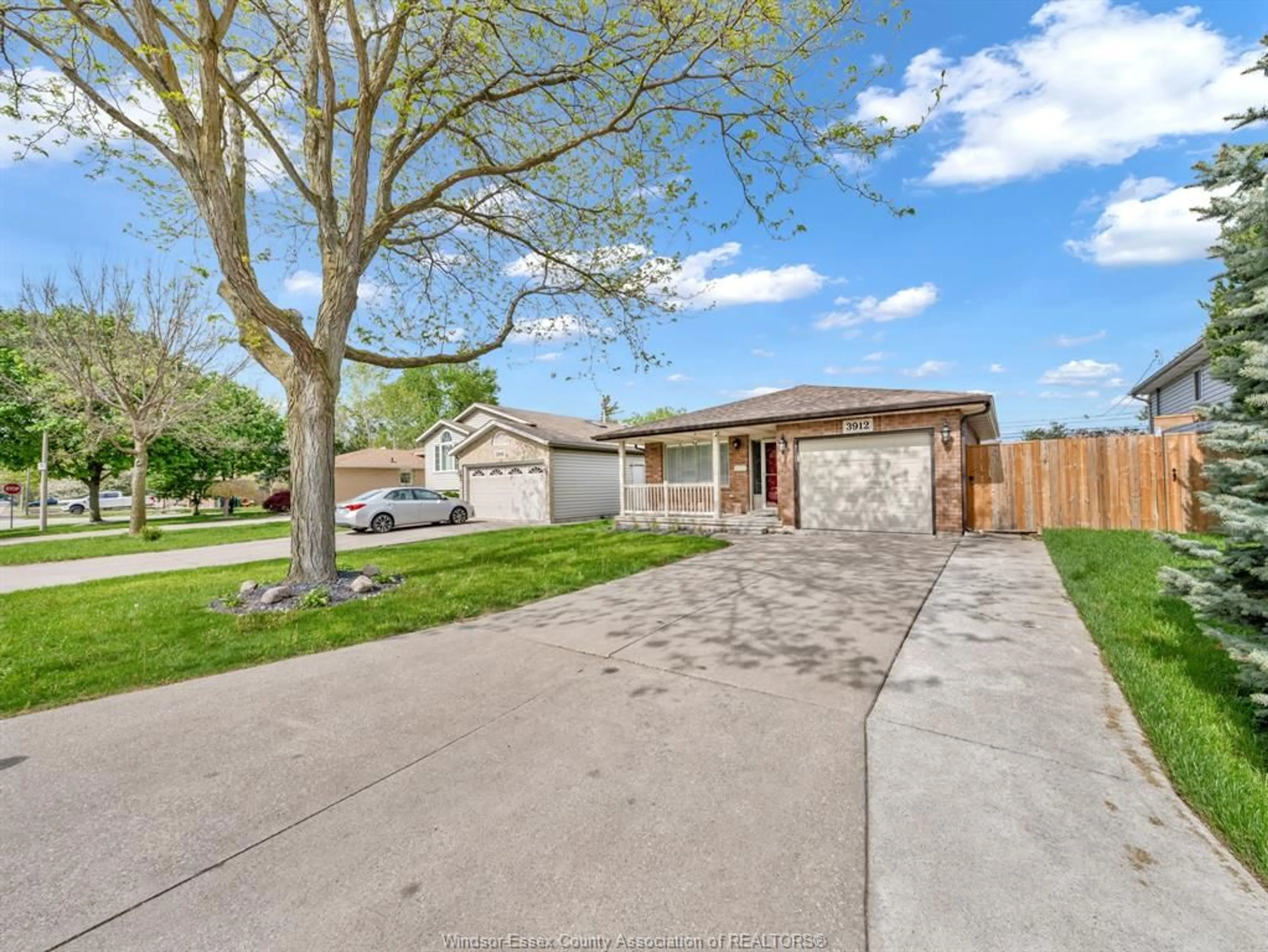 A pic from outside/outdoor area/front of a property/back of a property/a pic from drone, street for 3912 BLISS Rd, Windsor Ontario N8W 5L1