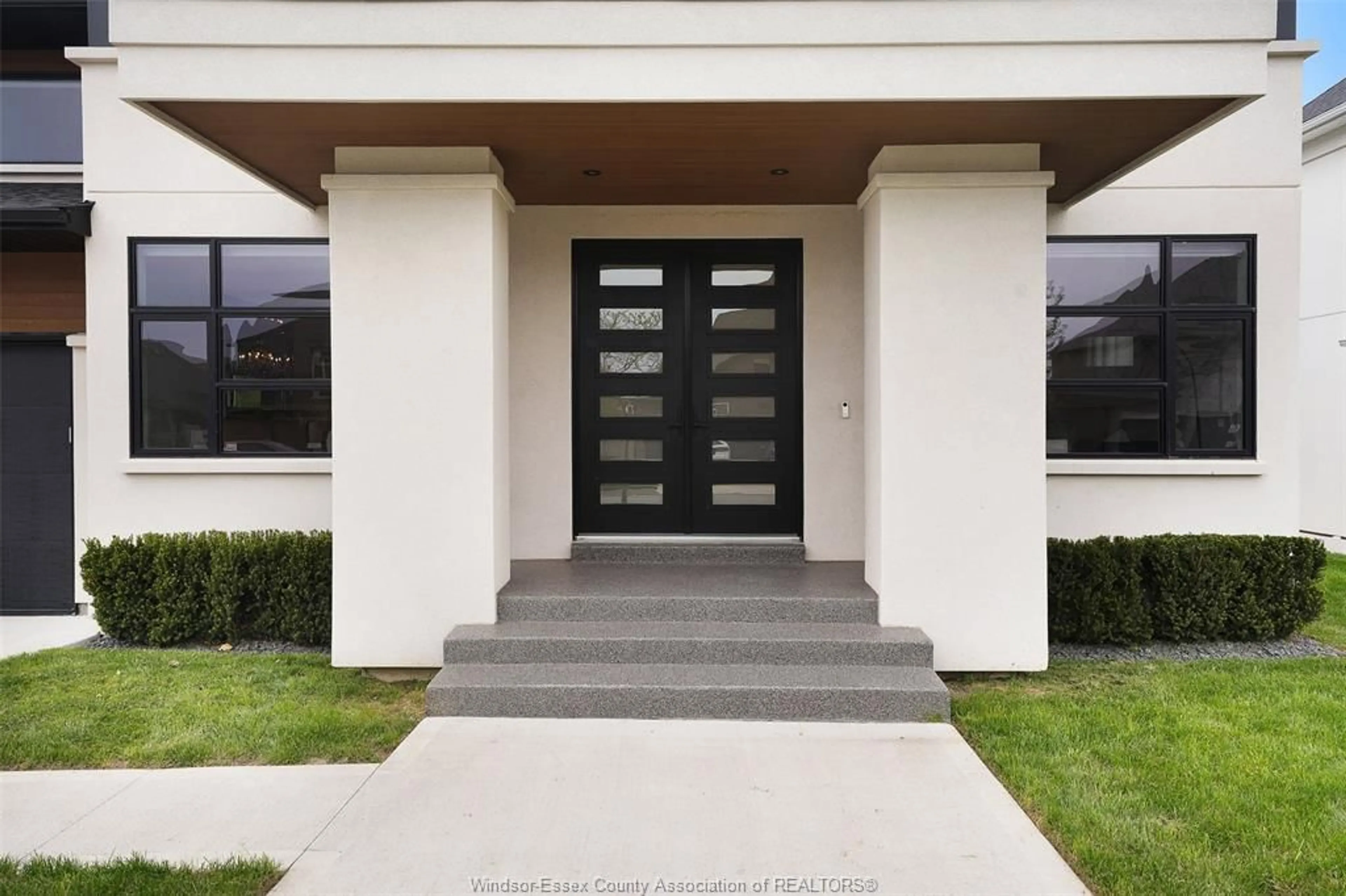 Indoor entryway for 6013 SILVER MAPLE Rd, LaSalle Ontario N9H 0L6