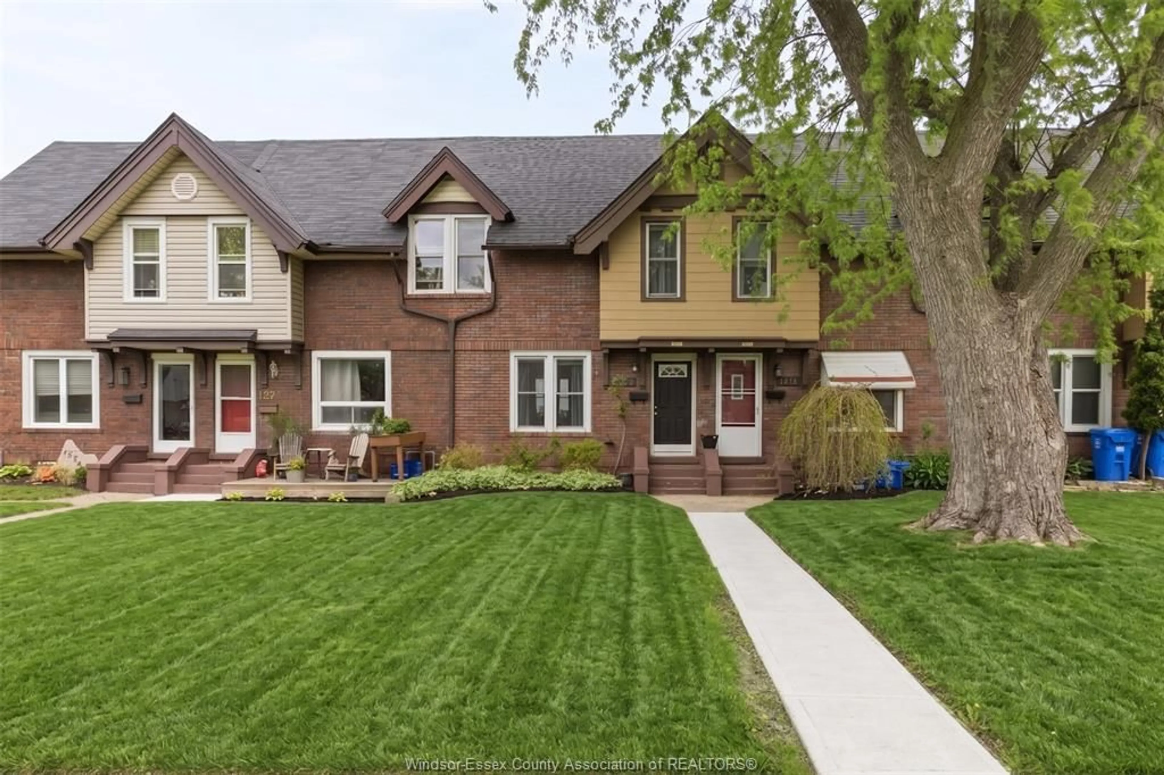 Home with brick exterior material, street for 1278 MONMOUTH Rd, Windsor Ontario N8Y 3M1