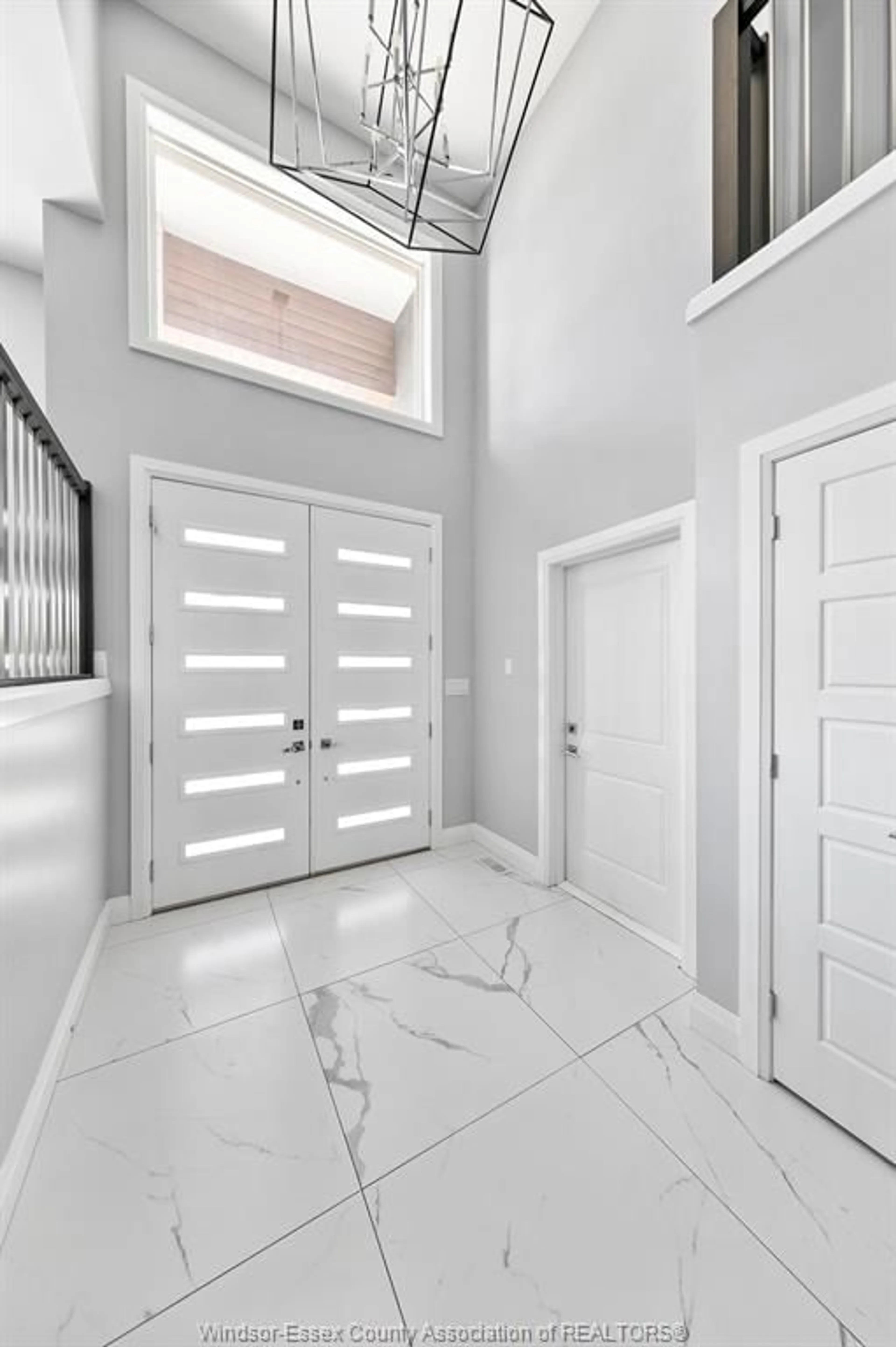 Indoor entryway for 7370 GARNET Cres, McGregor Ontario N0R 1J0