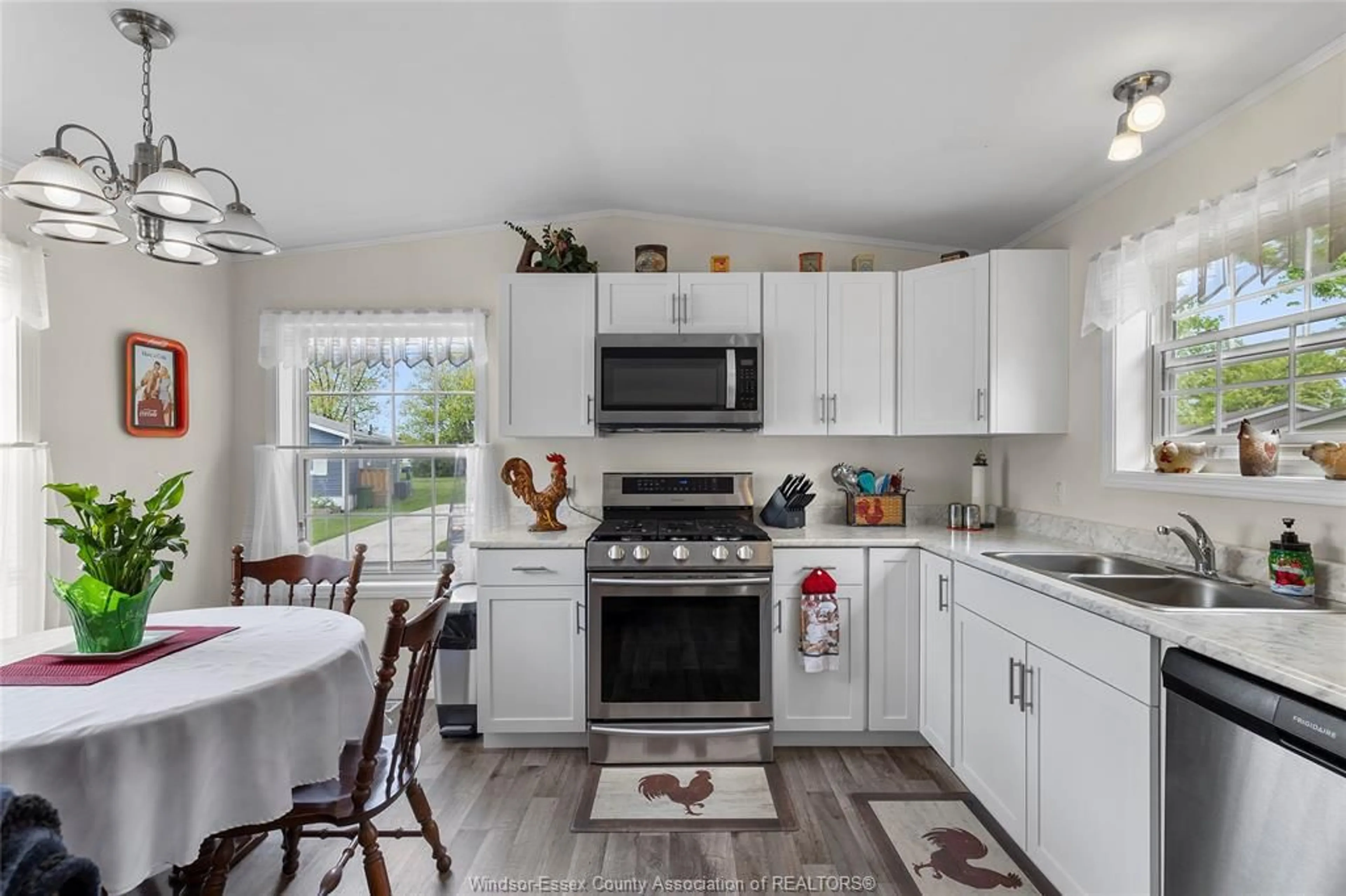 Open concept kitchen, ceramic/tile floor for 191 STEVEN Crt, Essex Ontario N8M 2A8