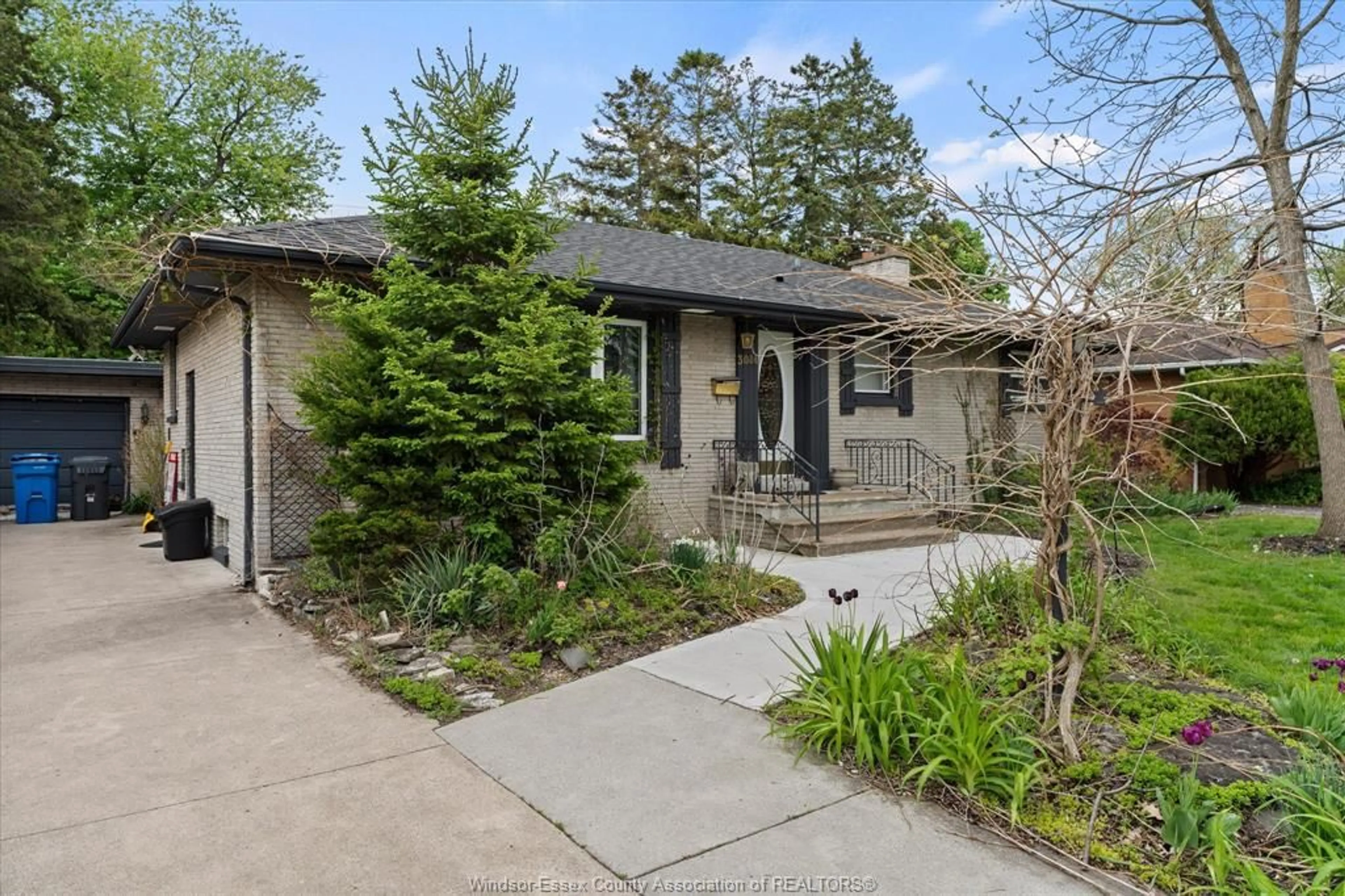 Home with brick exterior material, street for 3086 AVONDALE Ave, Windsor Ontario N9E 1X3