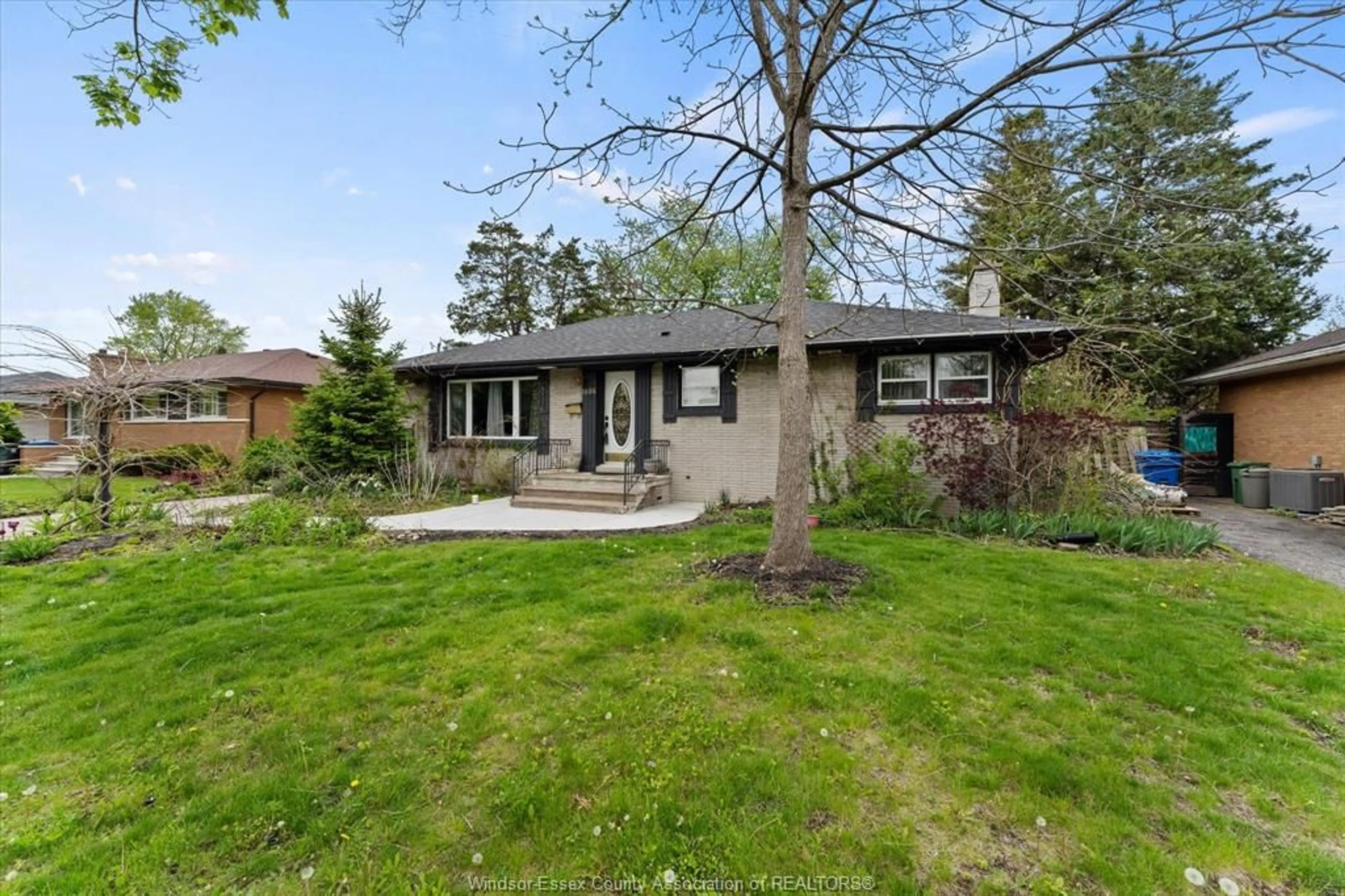 Unknown for 3086 AVONDALE Ave, Windsor Ontario N9E 1X3