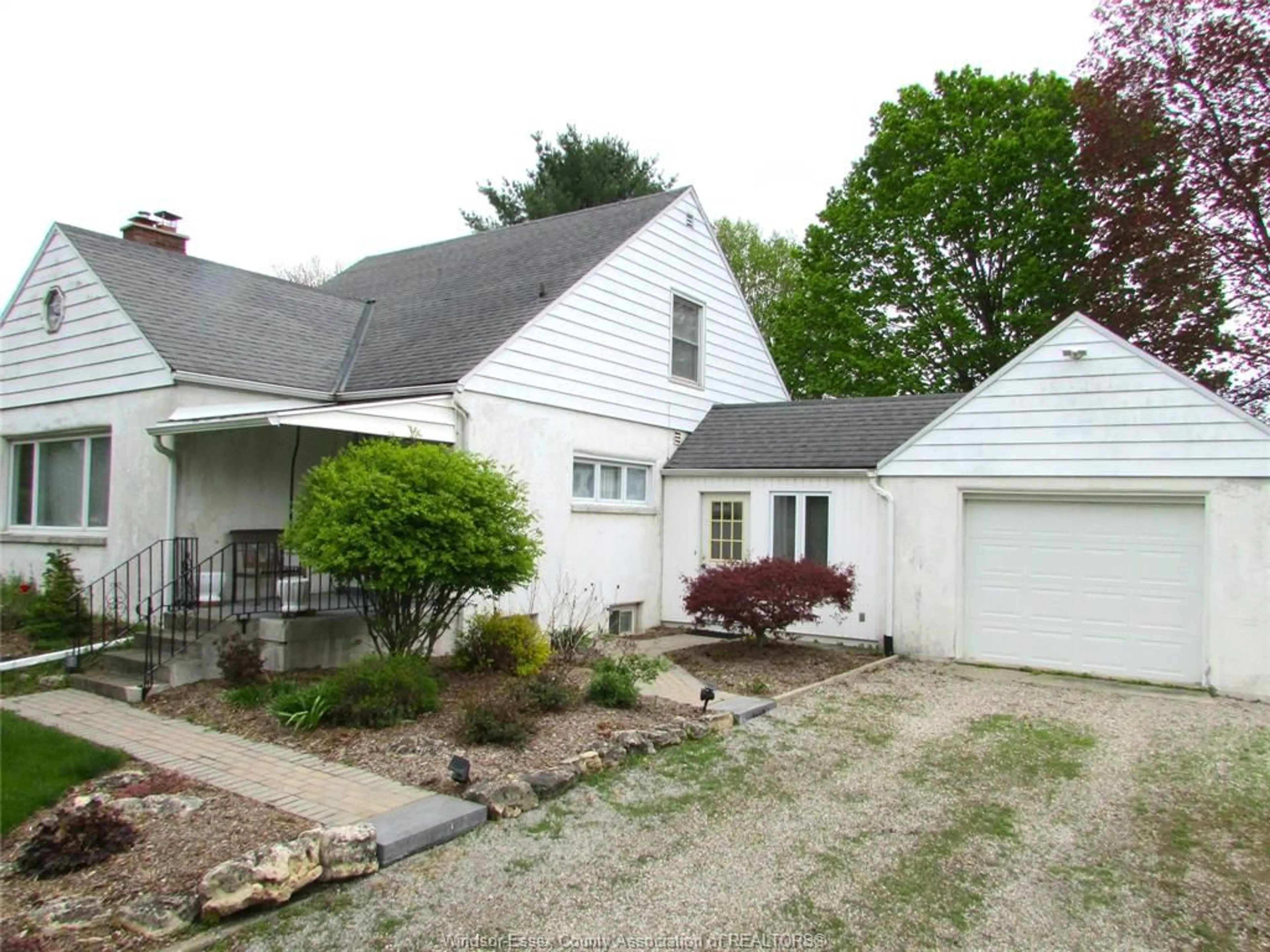 Home with vinyl exterior material, street for 171 Main St. East, Ridgetown Ontario N0P 2C0