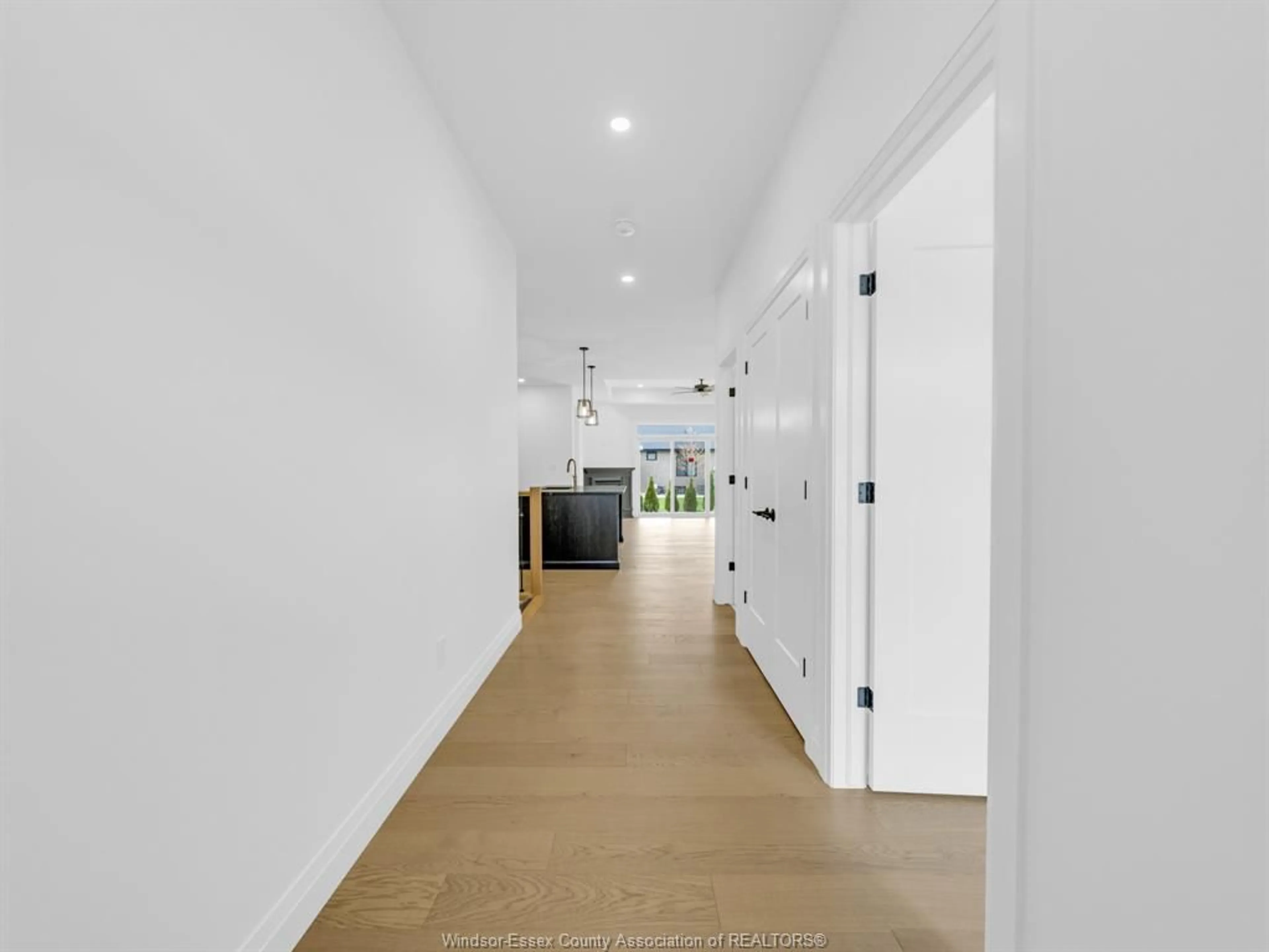 Indoor foyer for 2599 BARKLEY Ave, Windsor Ontario N8P 0E9