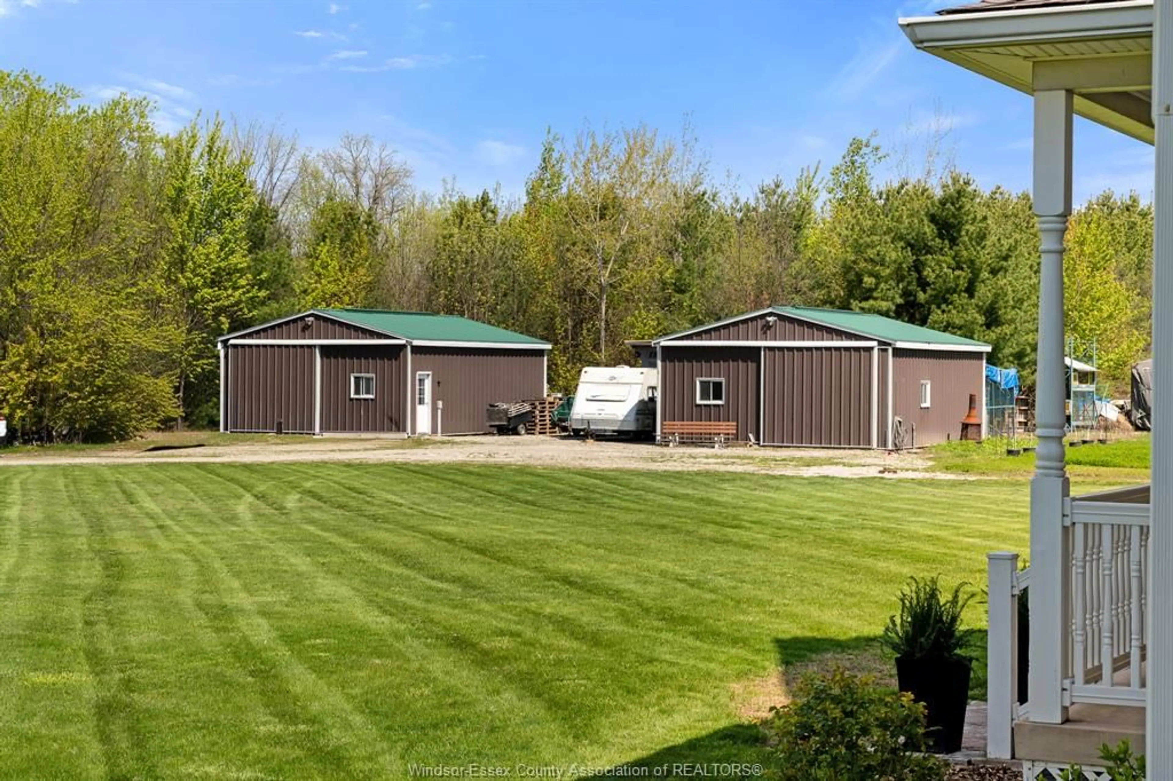 A pic from outside/outdoor area/front of a property/back of a property/a pic from drone, building for 3705 CONCESSION 3 Rd, Amherstburg Ontario N9V 2Y9